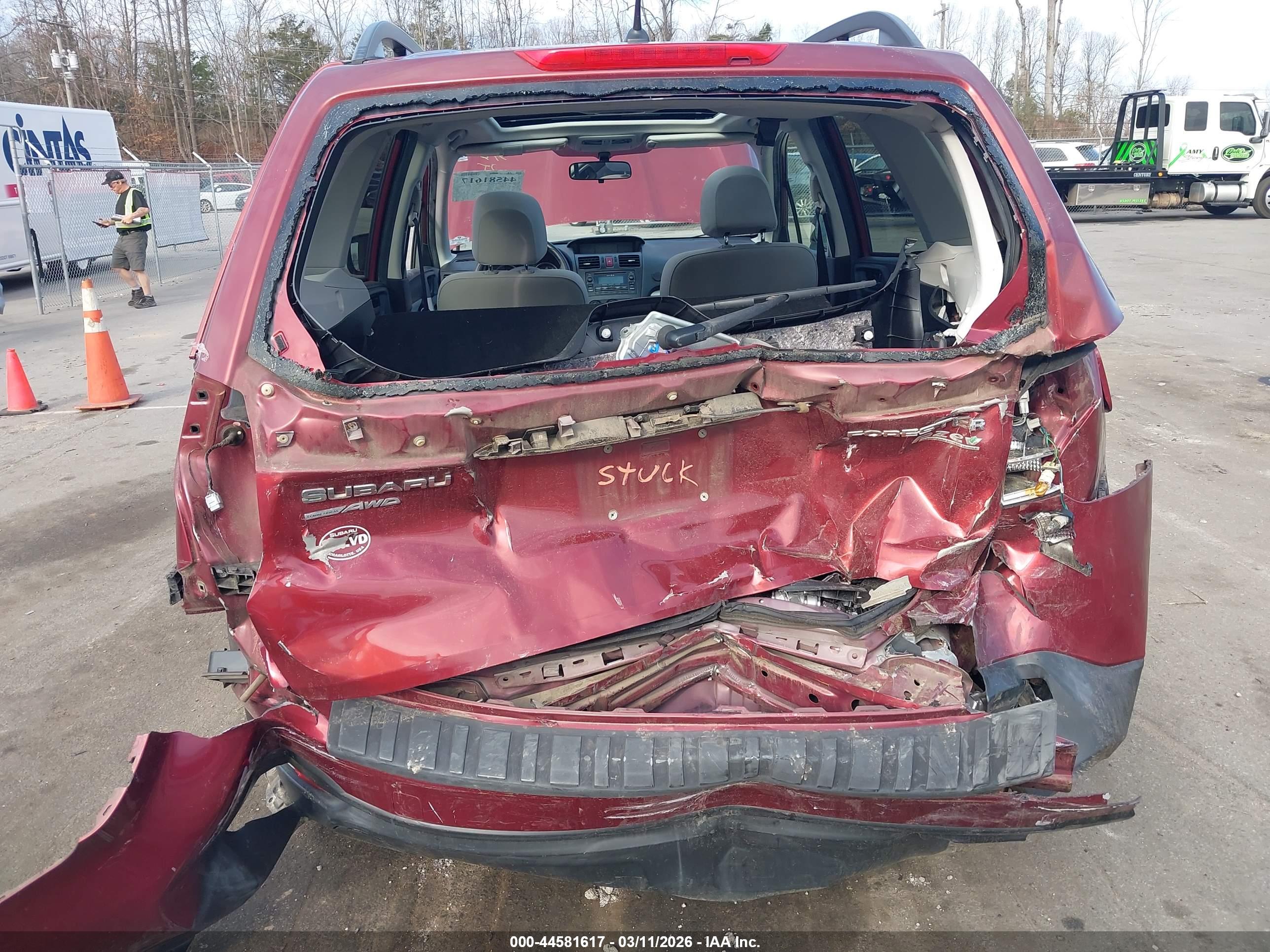 SUBARU FORESTER image 6