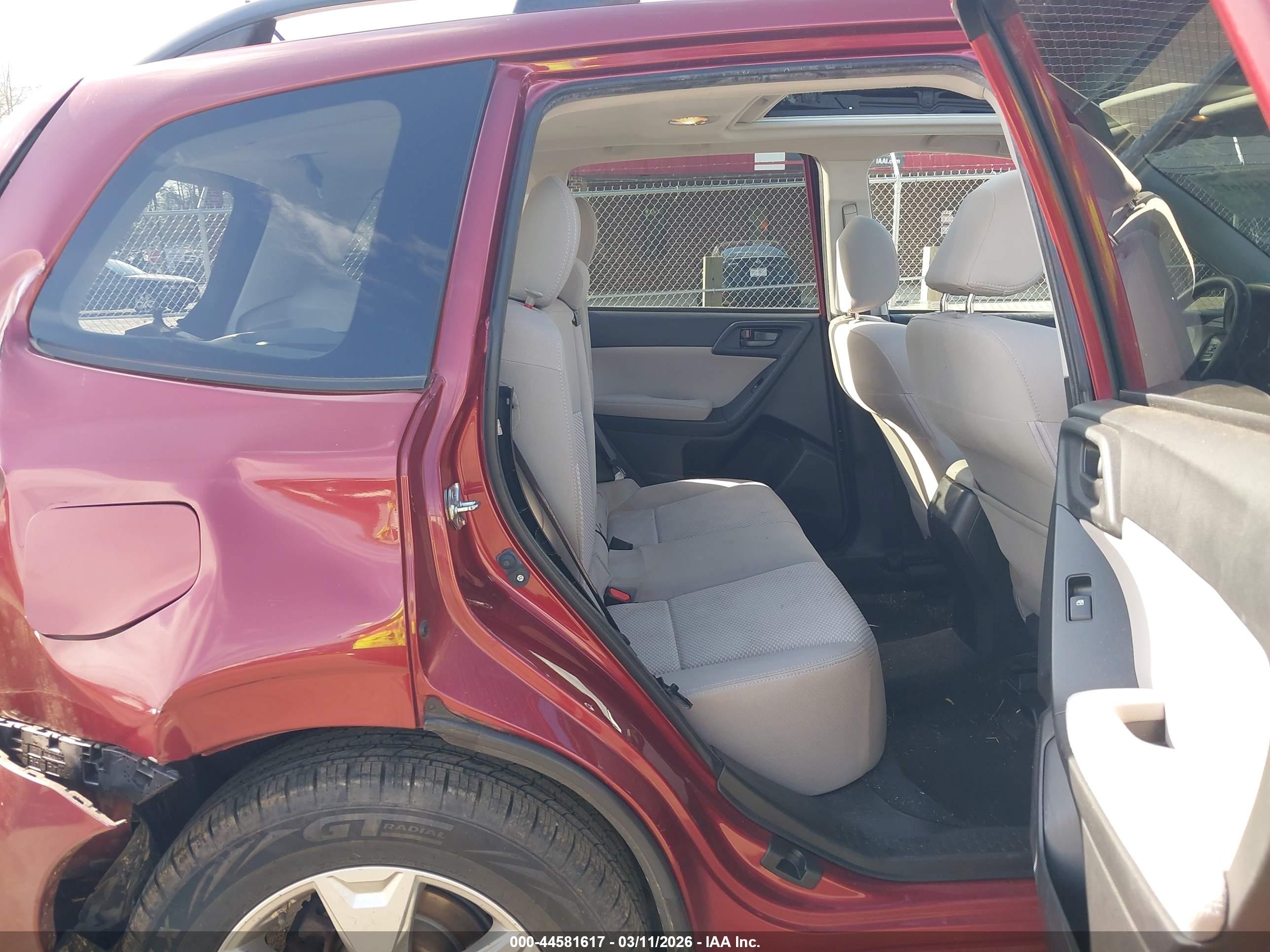 SUBARU FORESTER image 8