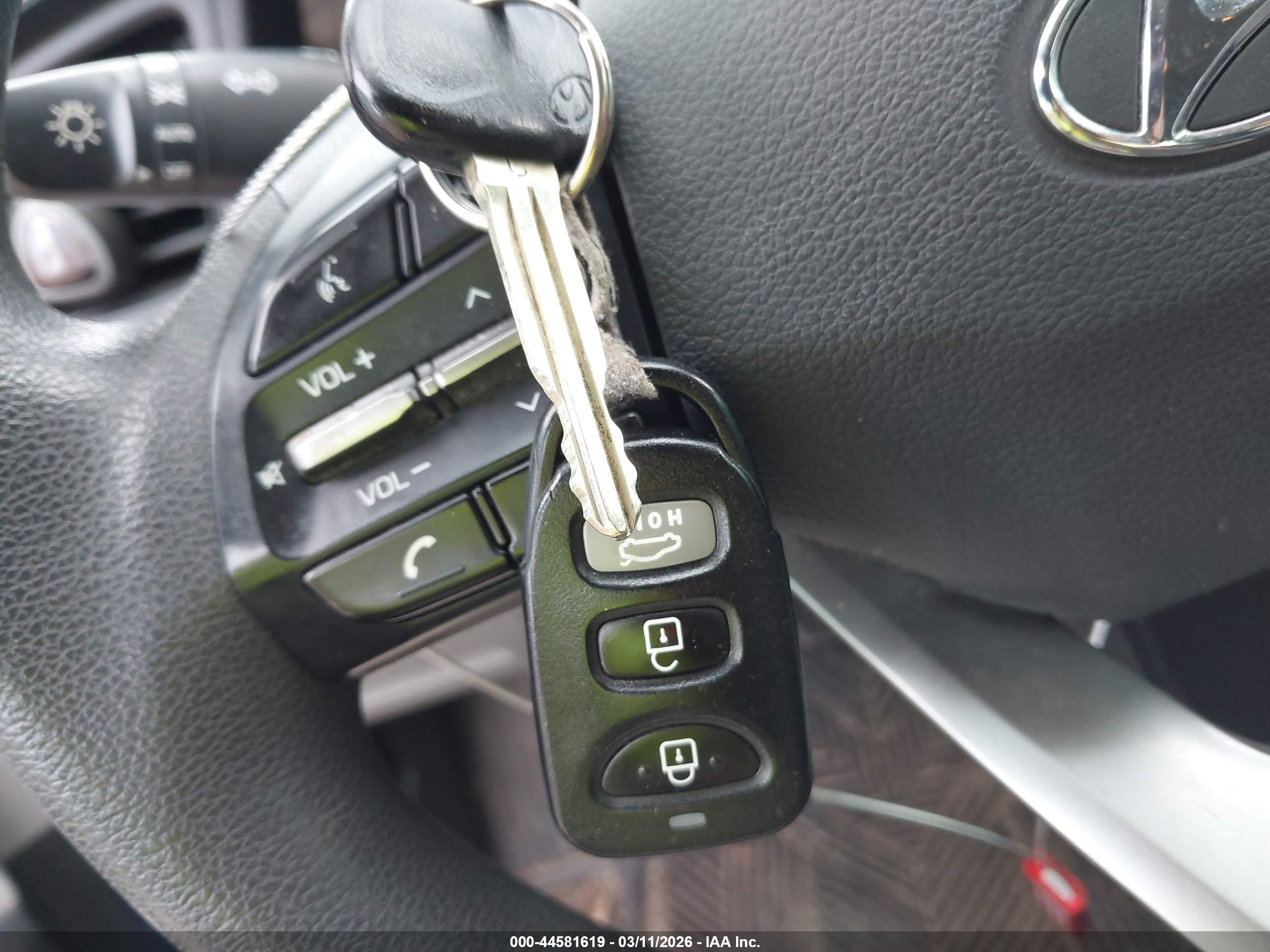 HYUNDAI ELANTRA image 11