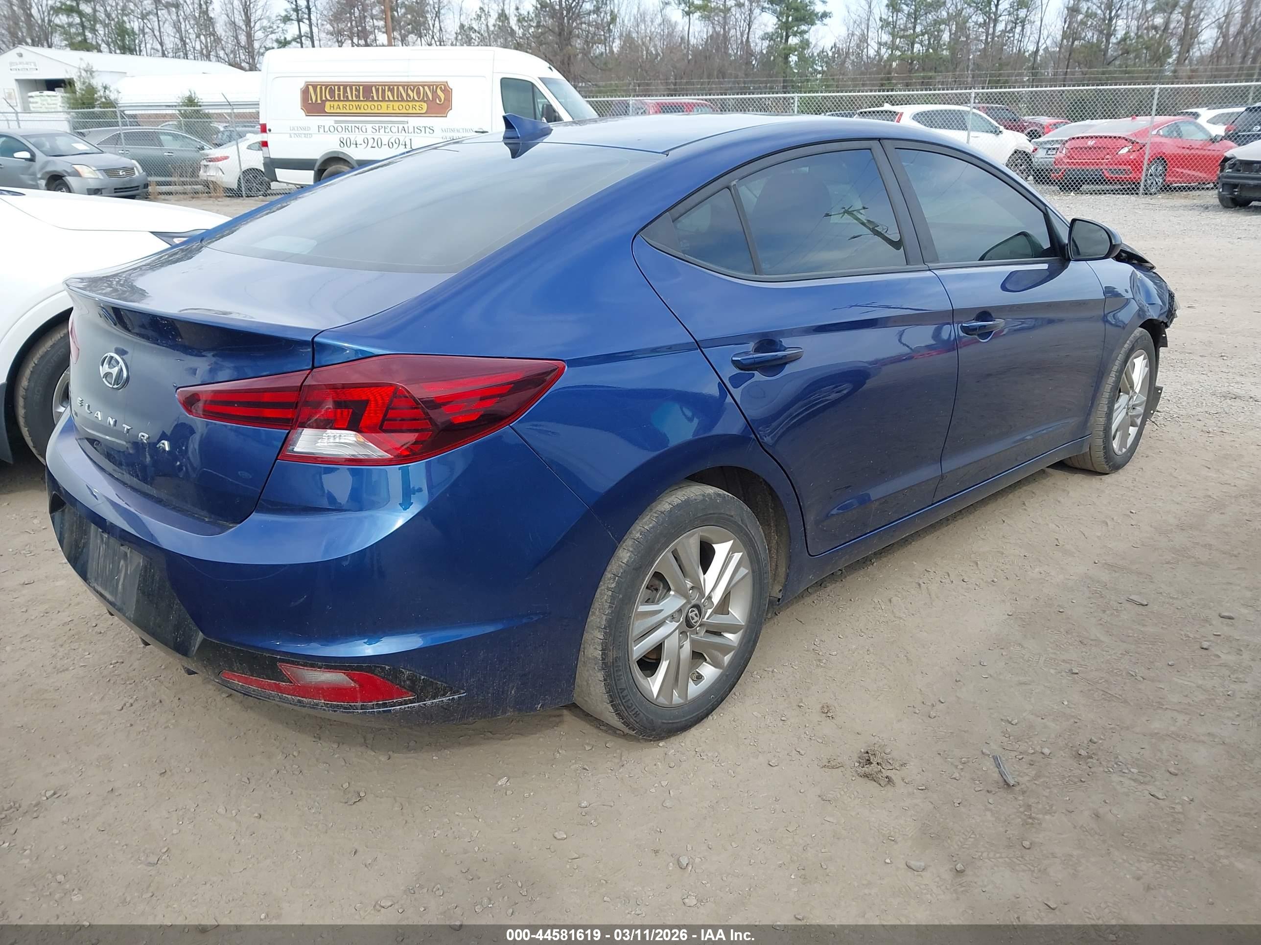HYUNDAI ELANTRA image 4