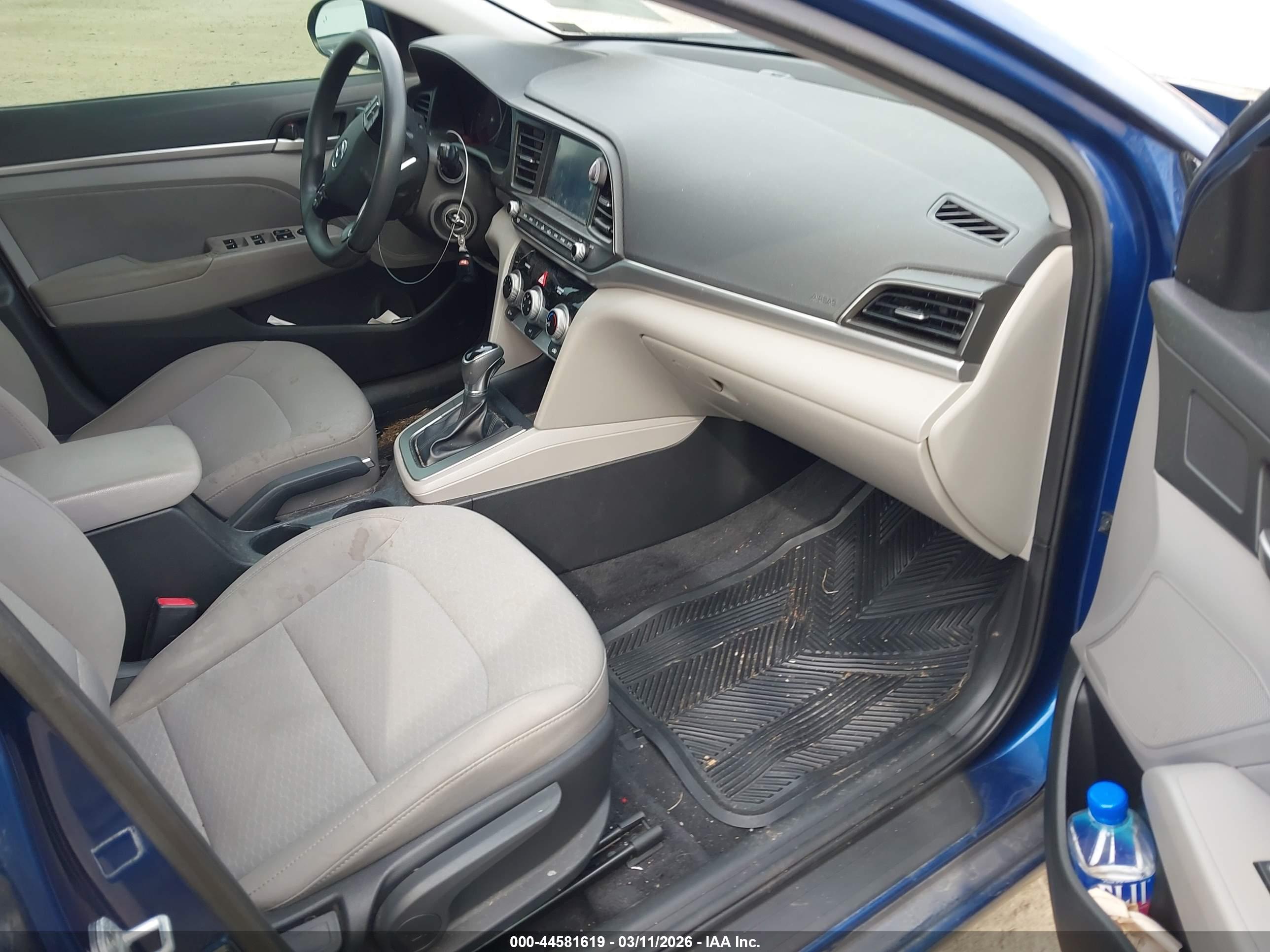 HYUNDAI ELANTRA image 5