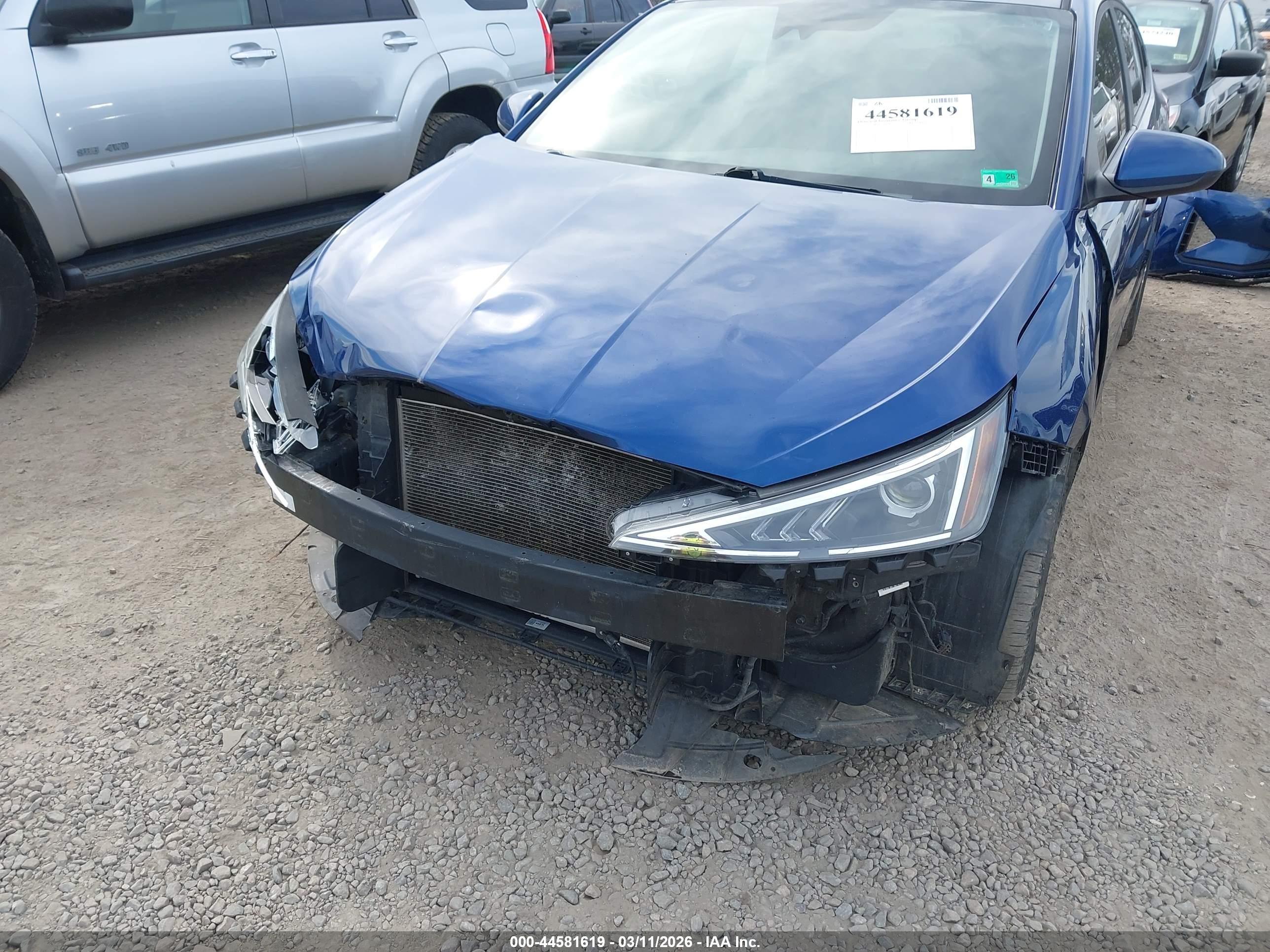 HYUNDAI ELANTRA image 6