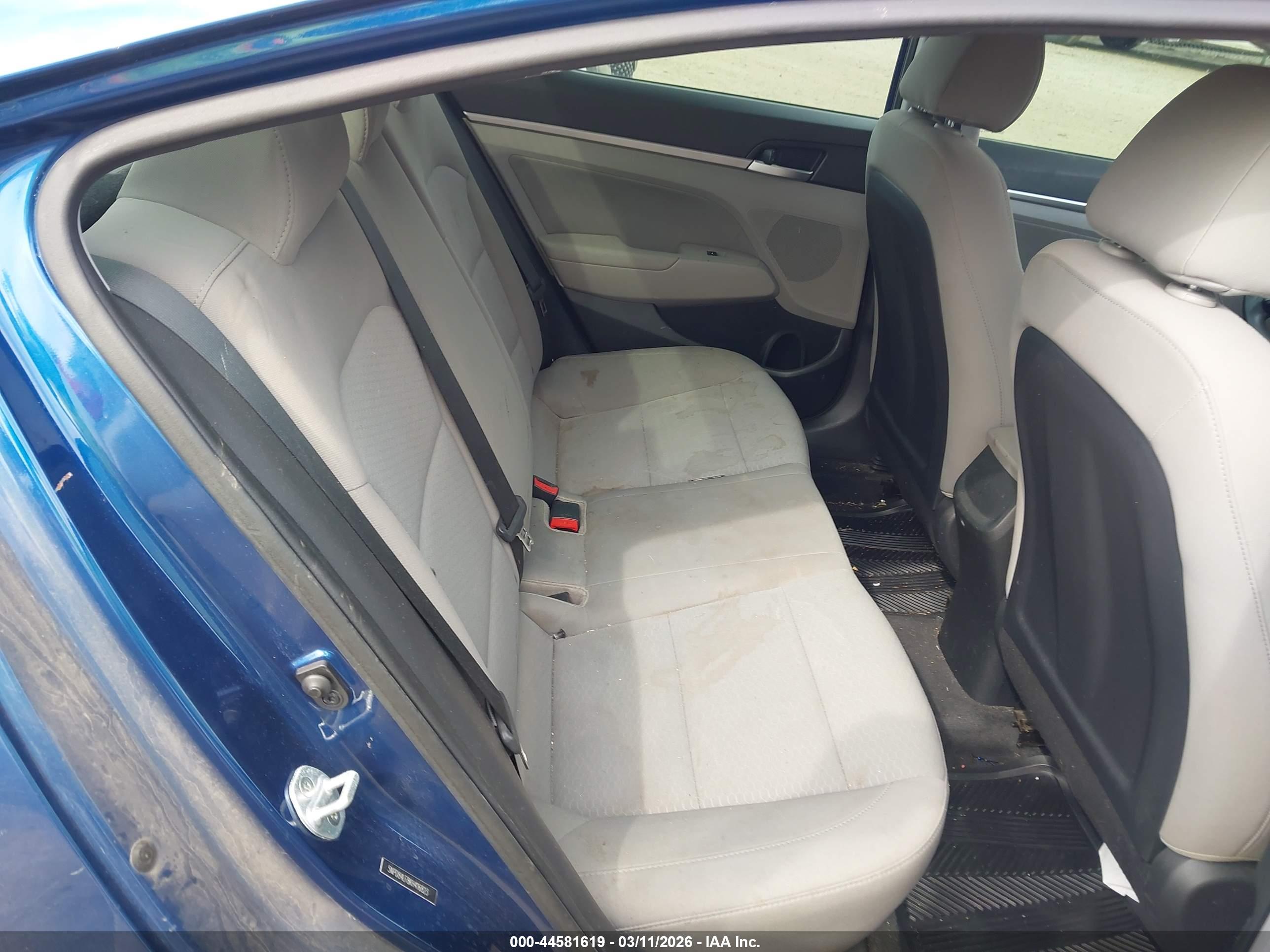 HYUNDAI ELANTRA image 8