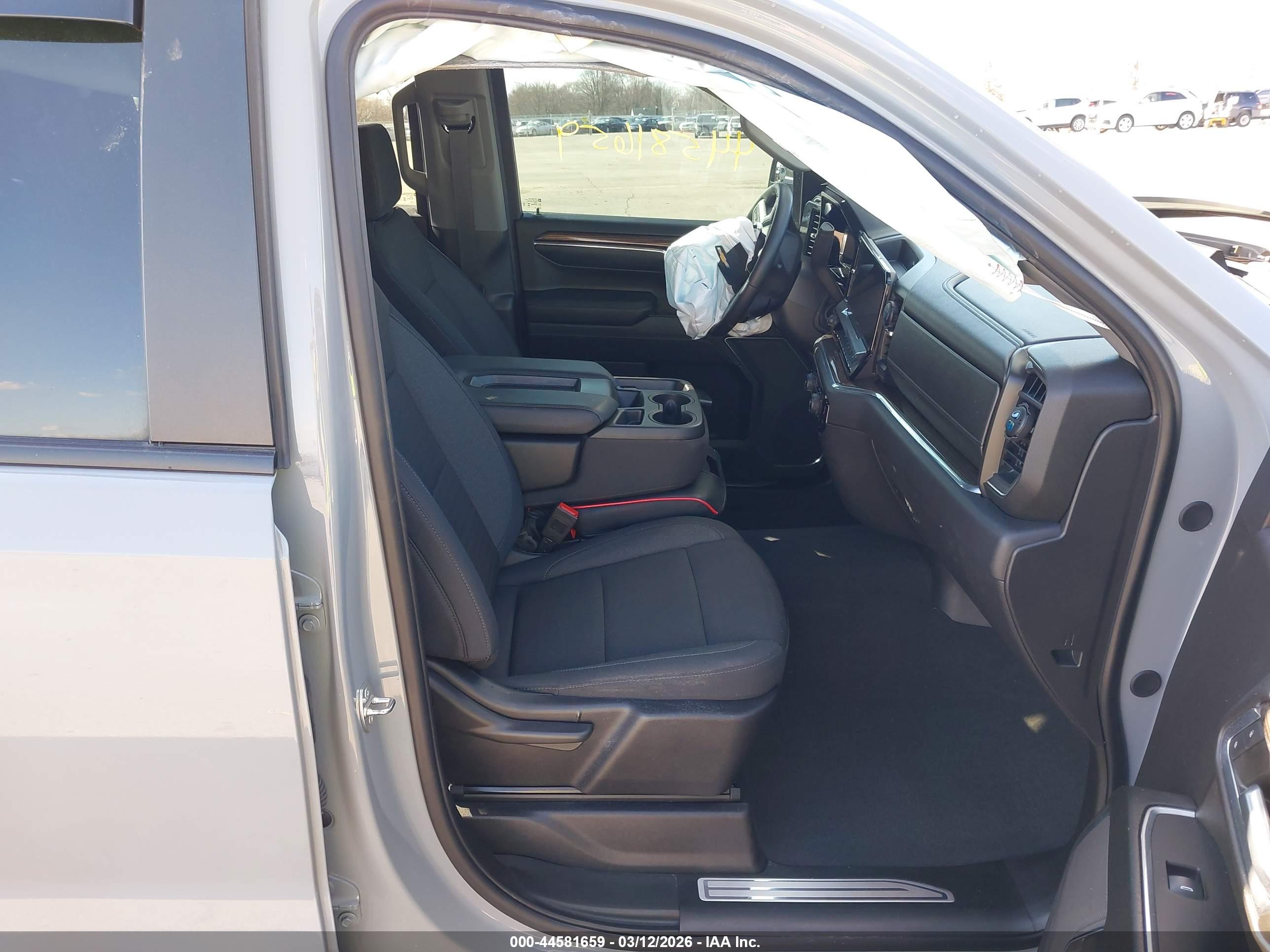 CHEVROLET SILVERADO image 5