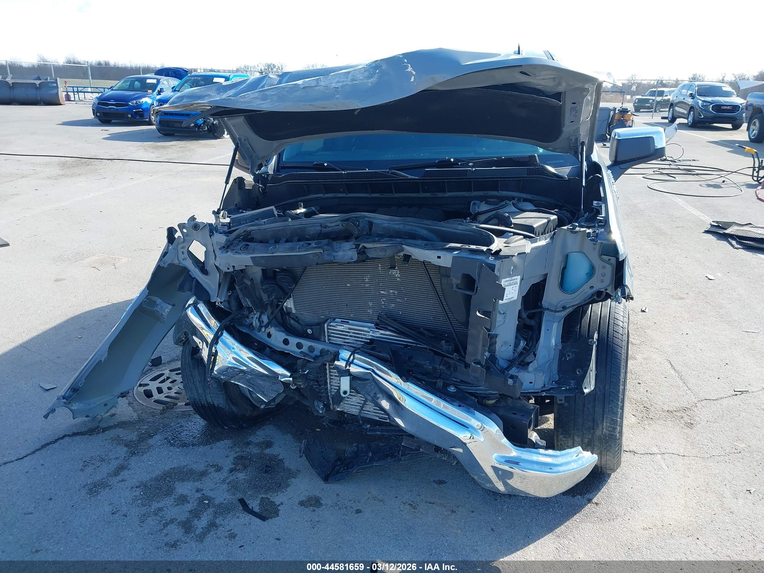 CHEVROLET SILVERADO image 6