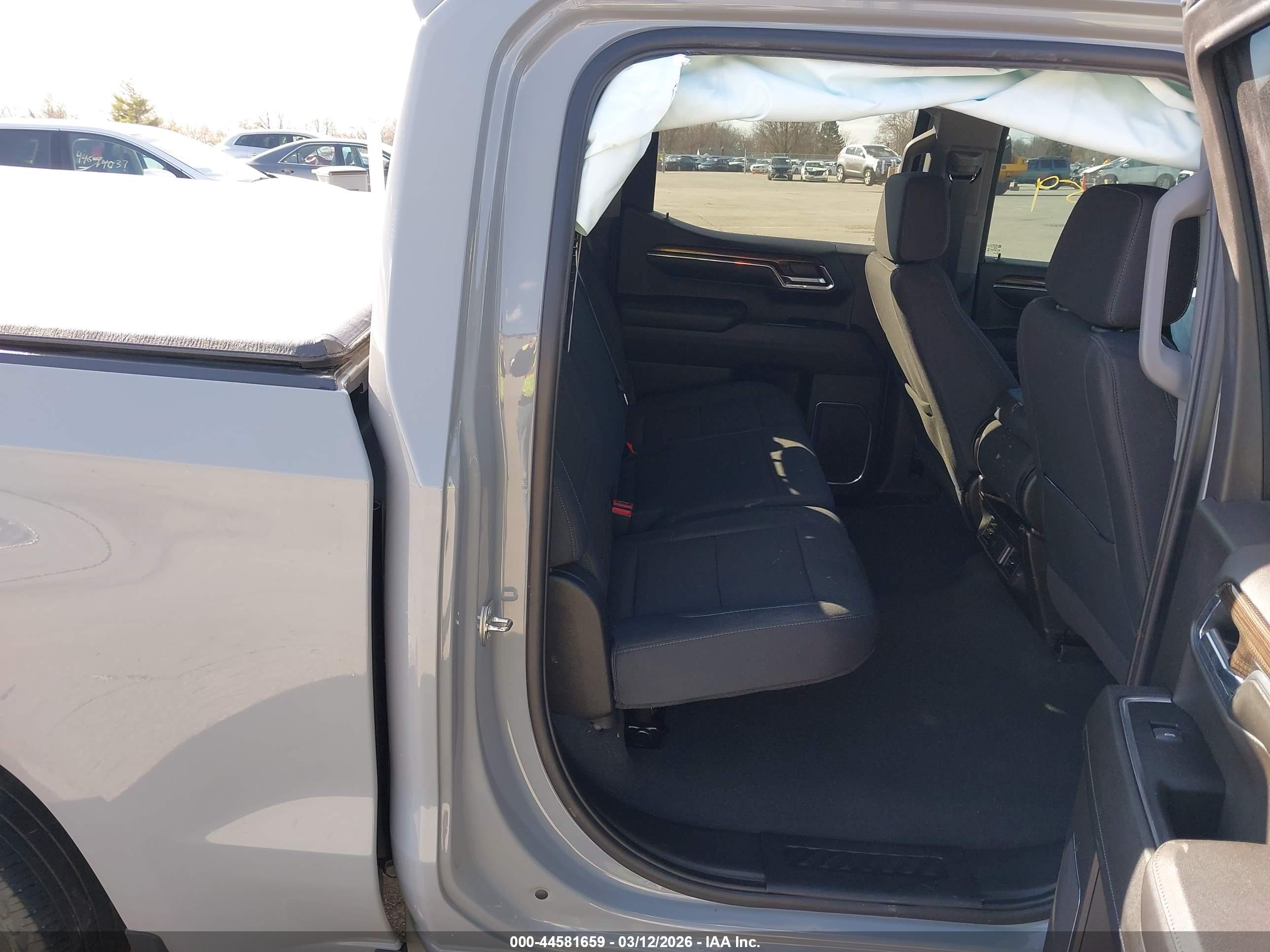 CHEVROLET SILVERADO image 8