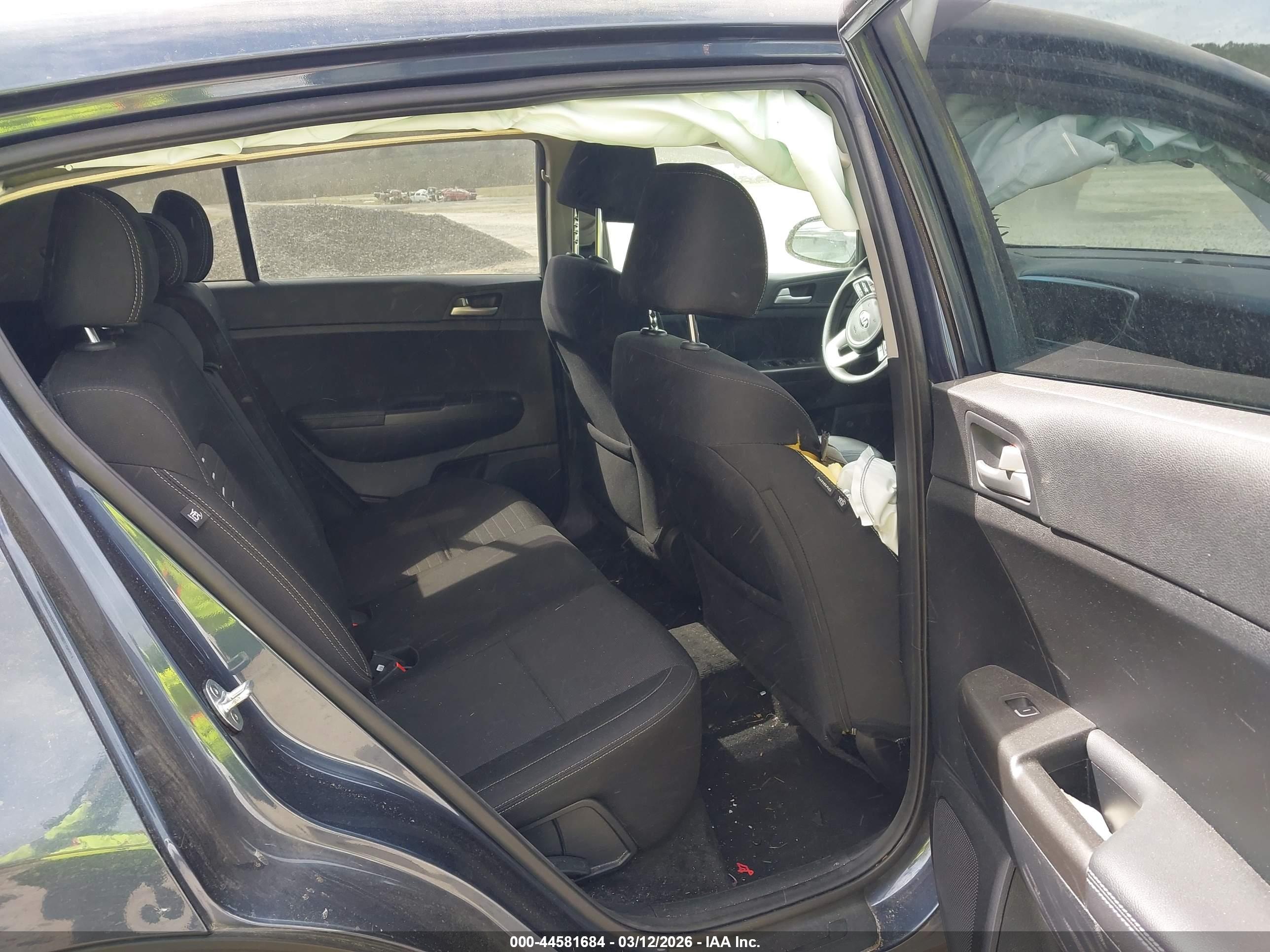 KIA SPORTAGE image 8
