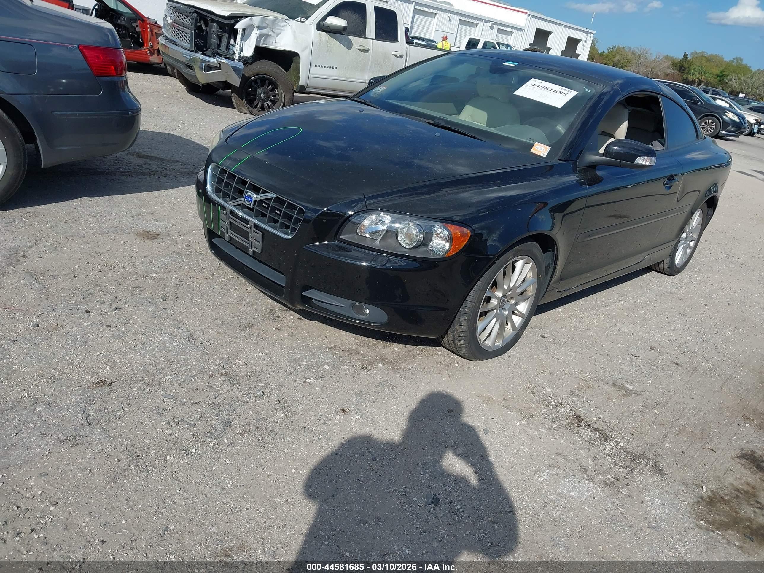 VOLVO C70 image 2