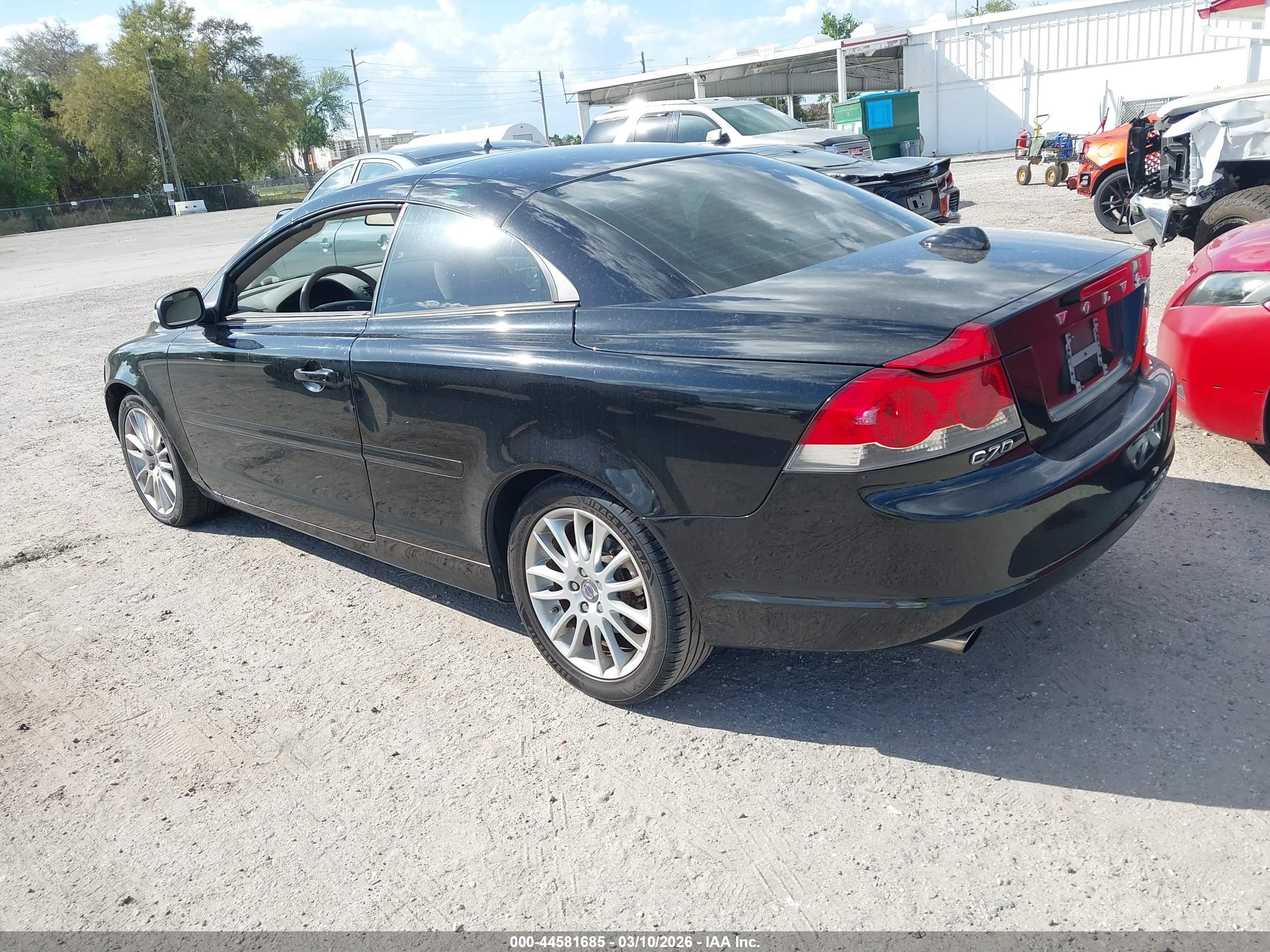 VOLVO C70 image 3