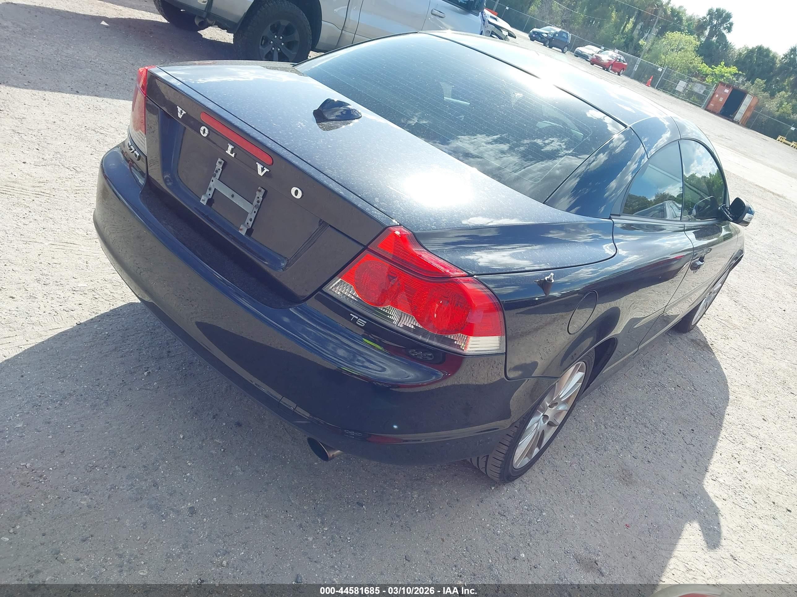 VOLVO C70 image 4
