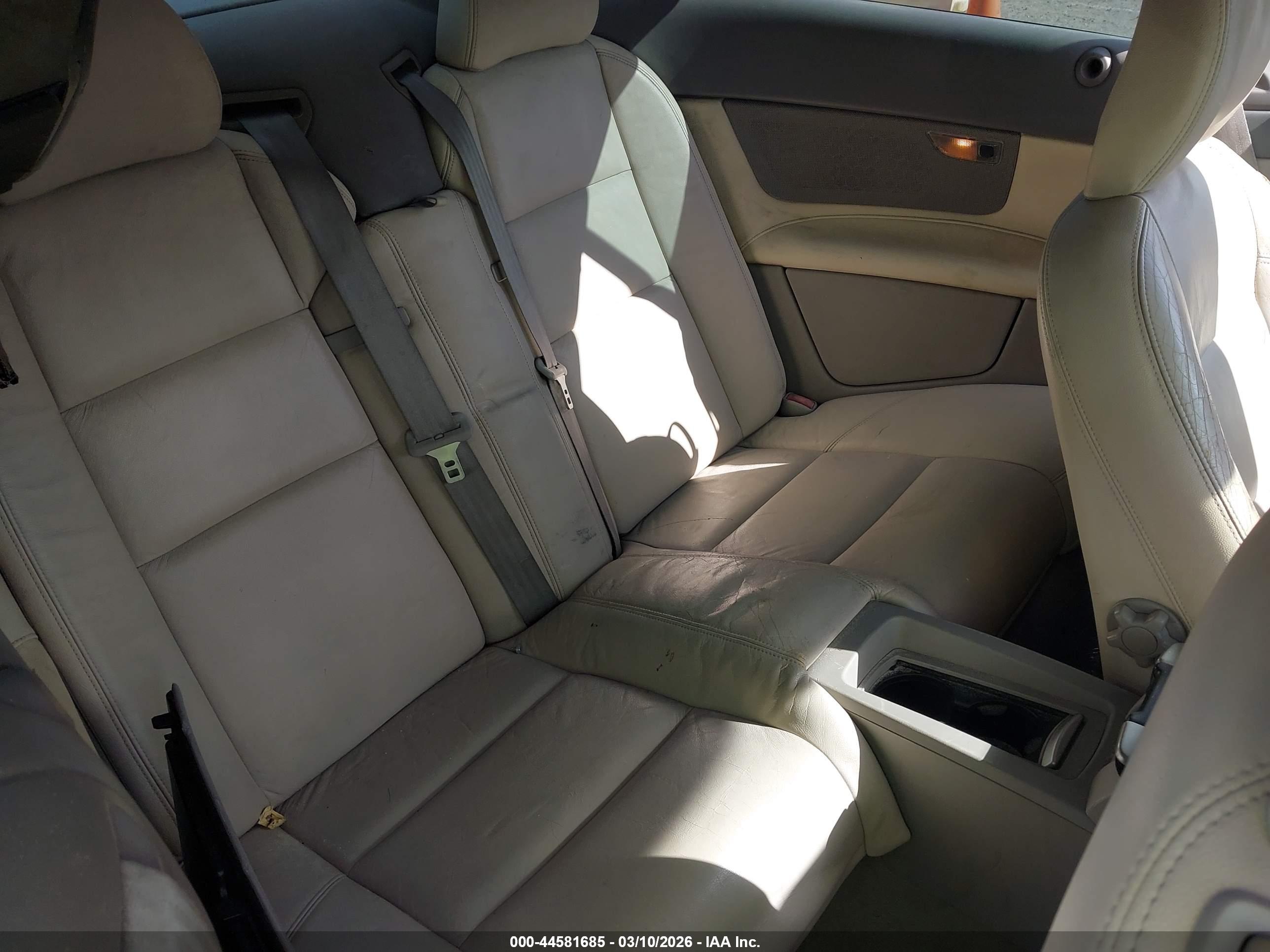 VOLVO C70 image 8