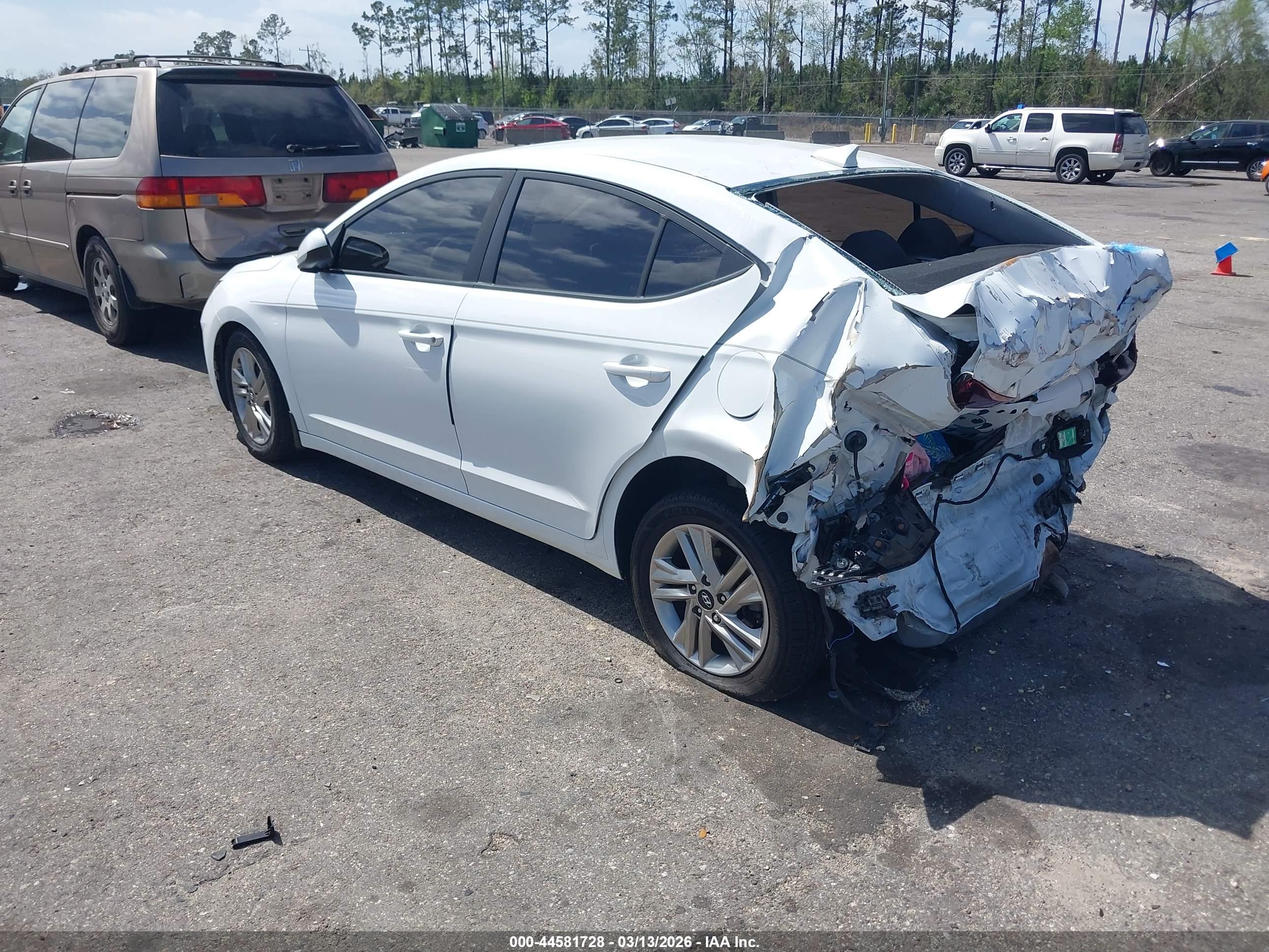 HYUNDAI ELANTRA image 3