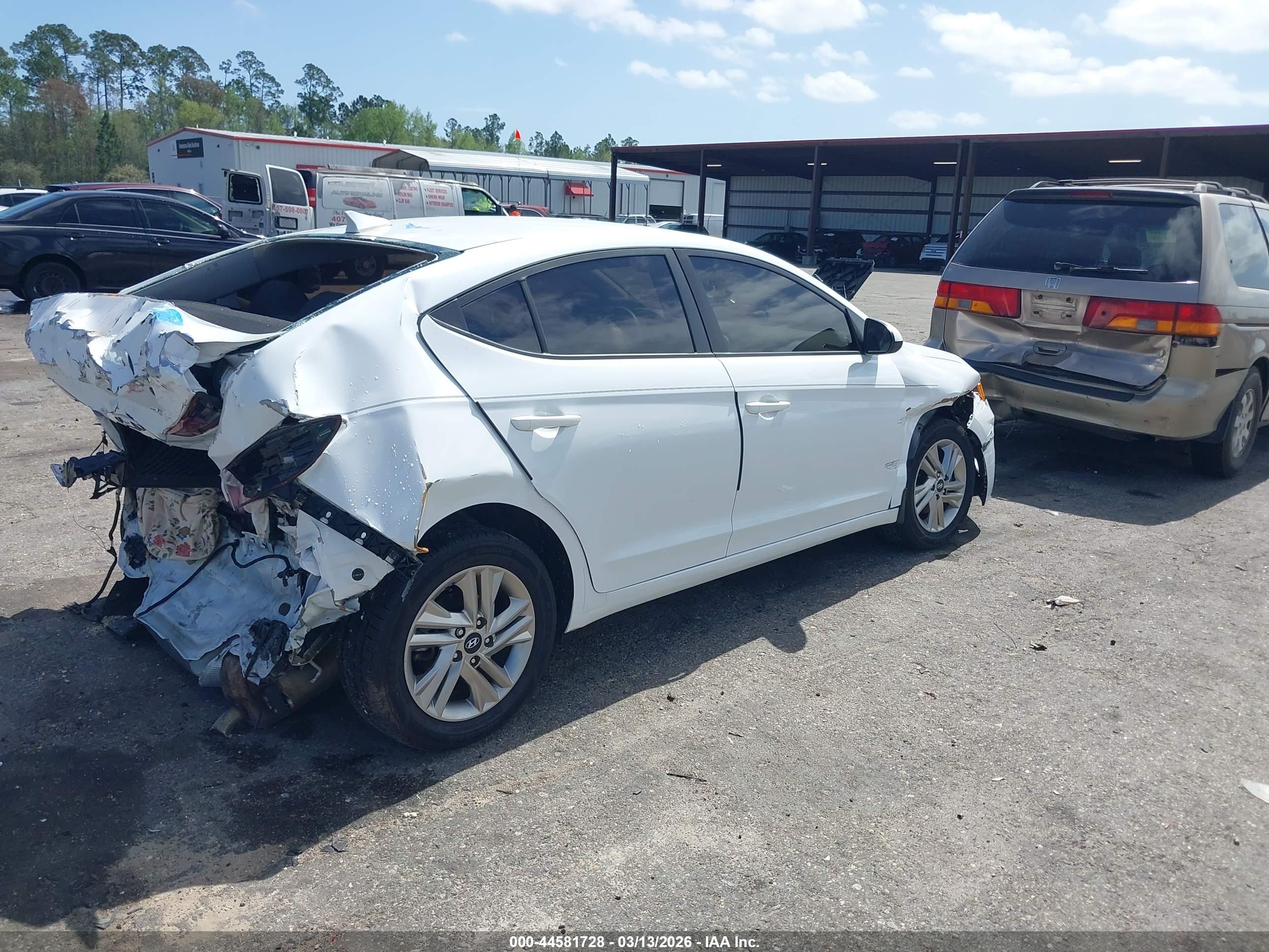 HYUNDAI ELANTRA image 4