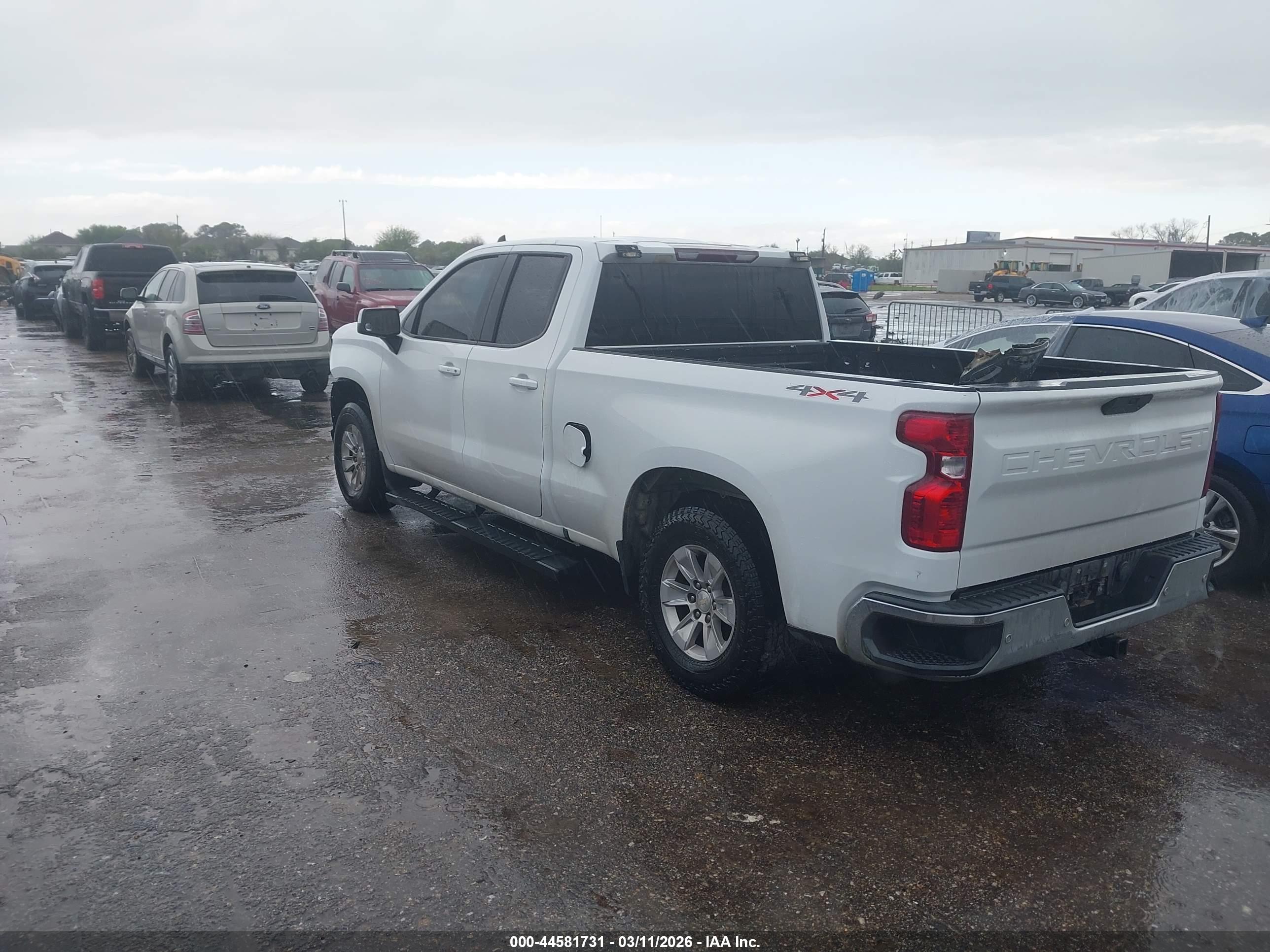 CHEVROLET SILVERADO image 3