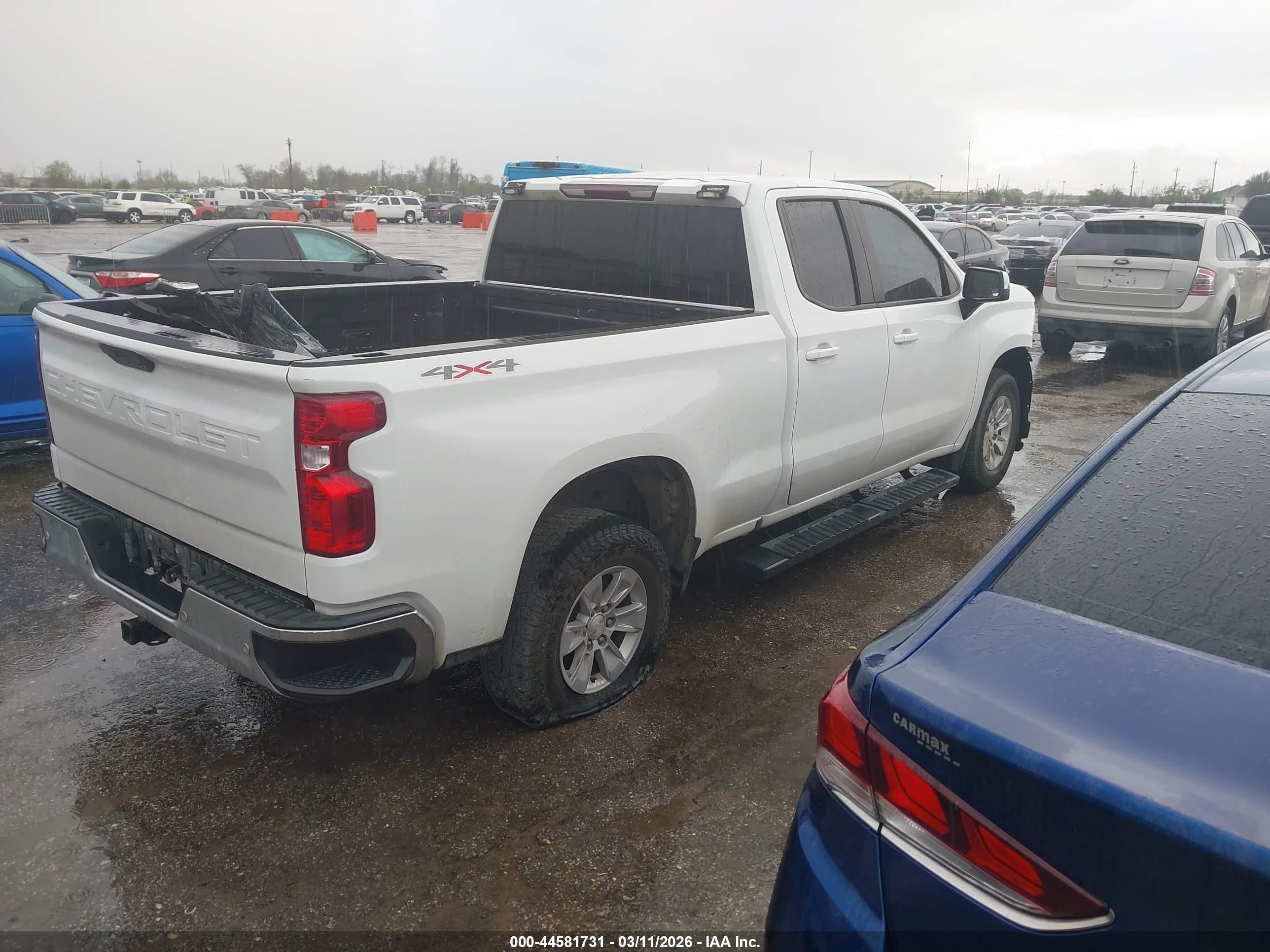 CHEVROLET SILVERADO image 4