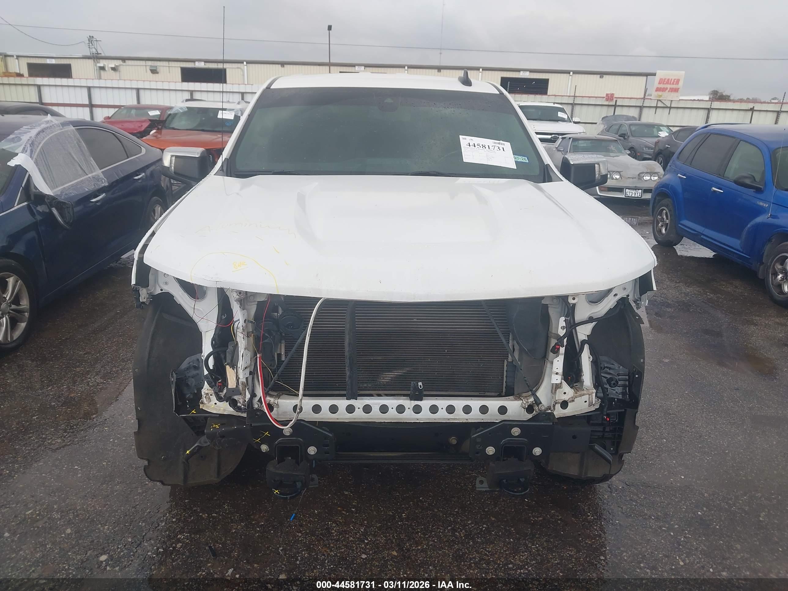 CHEVROLET SILVERADO image 6