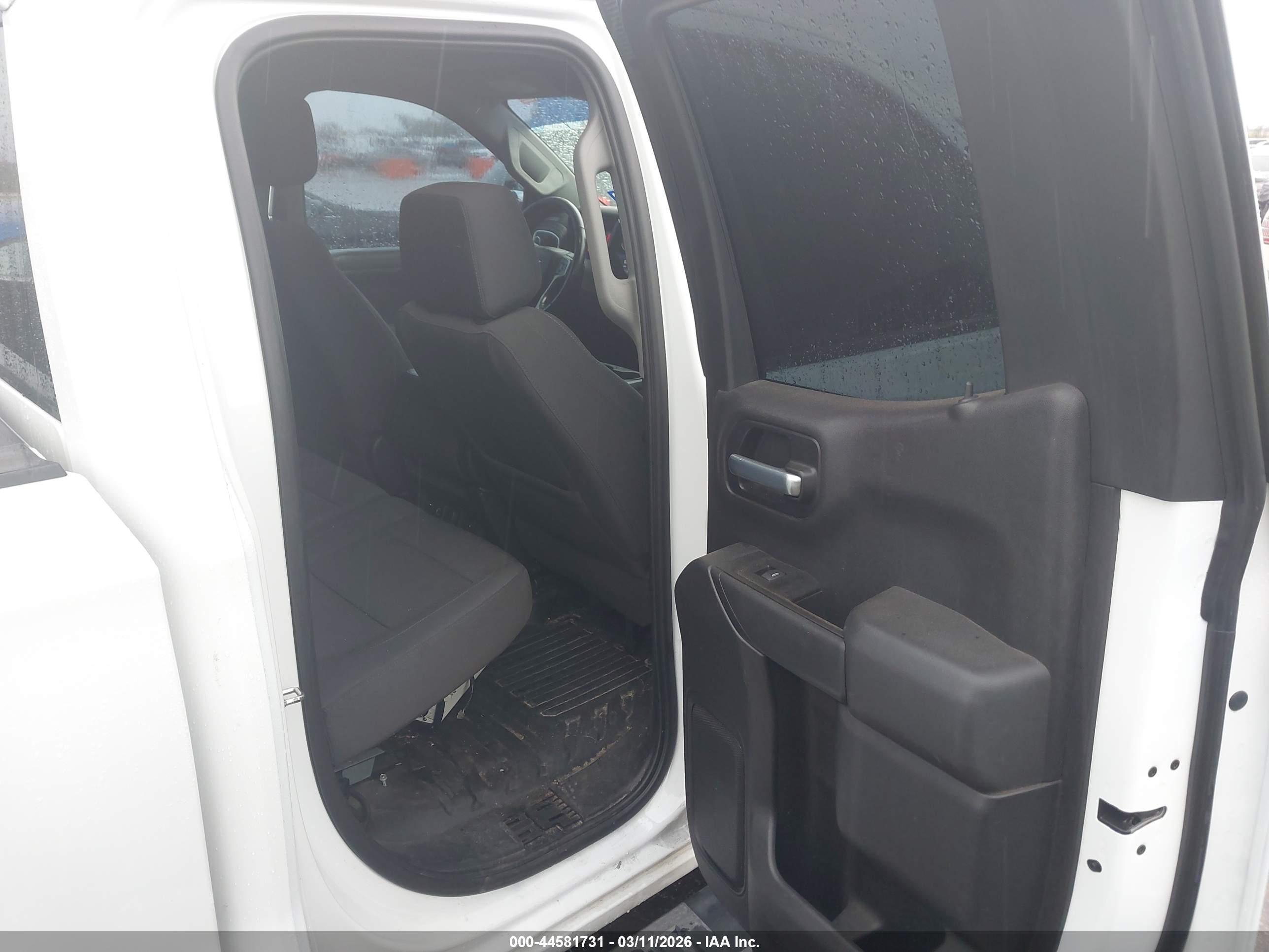 CHEVROLET SILVERADO image 8