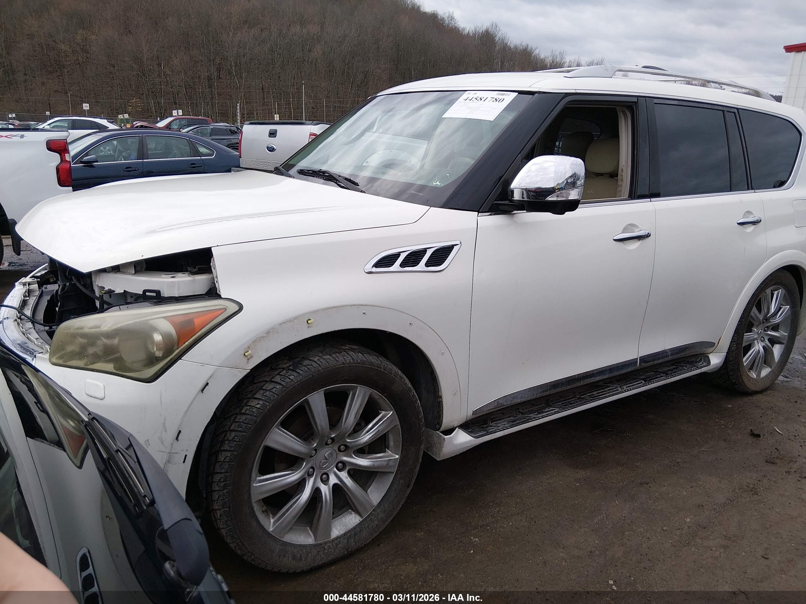 INFINITI QX56 image 2