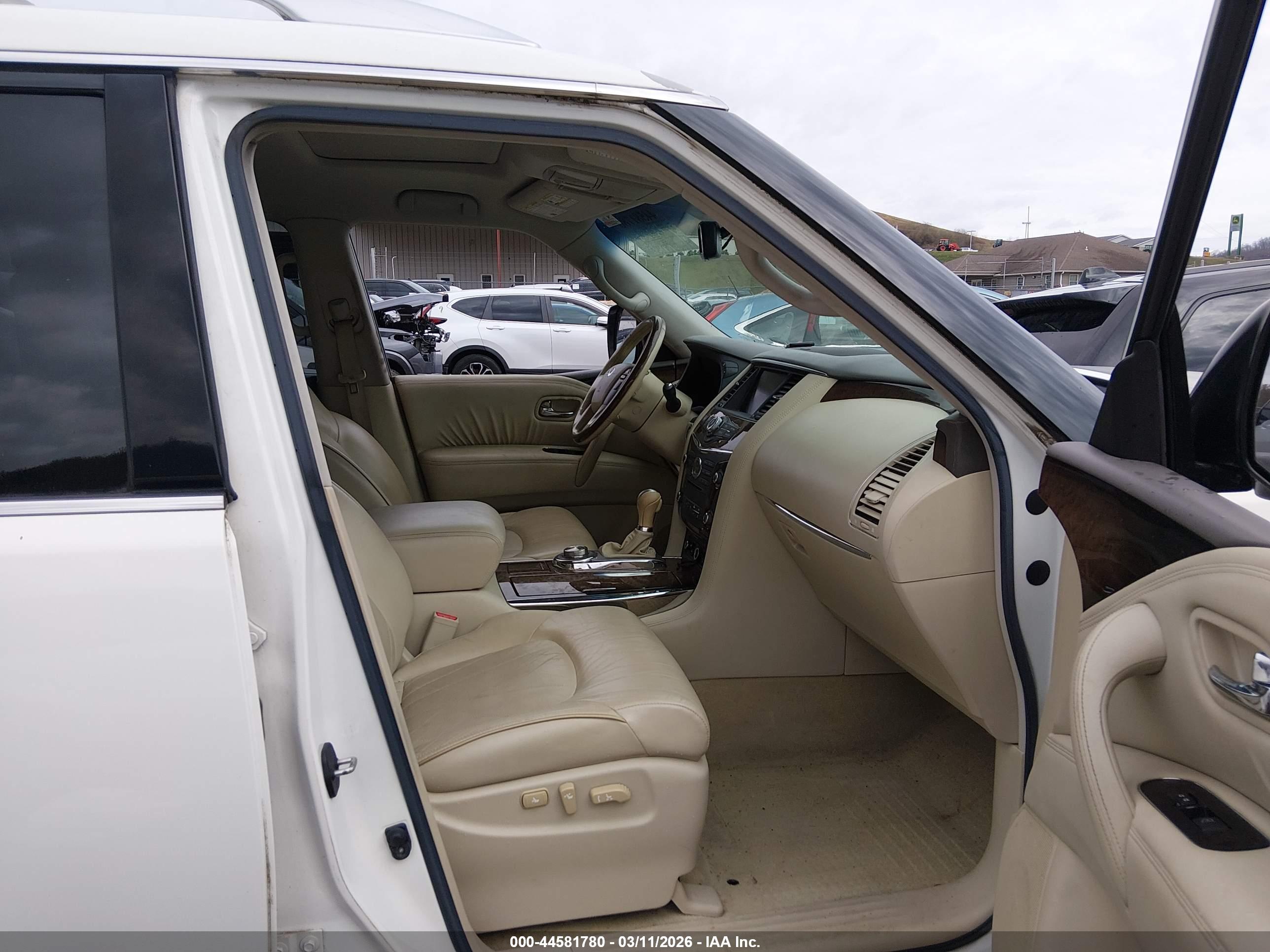 INFINITI QX56 image 5