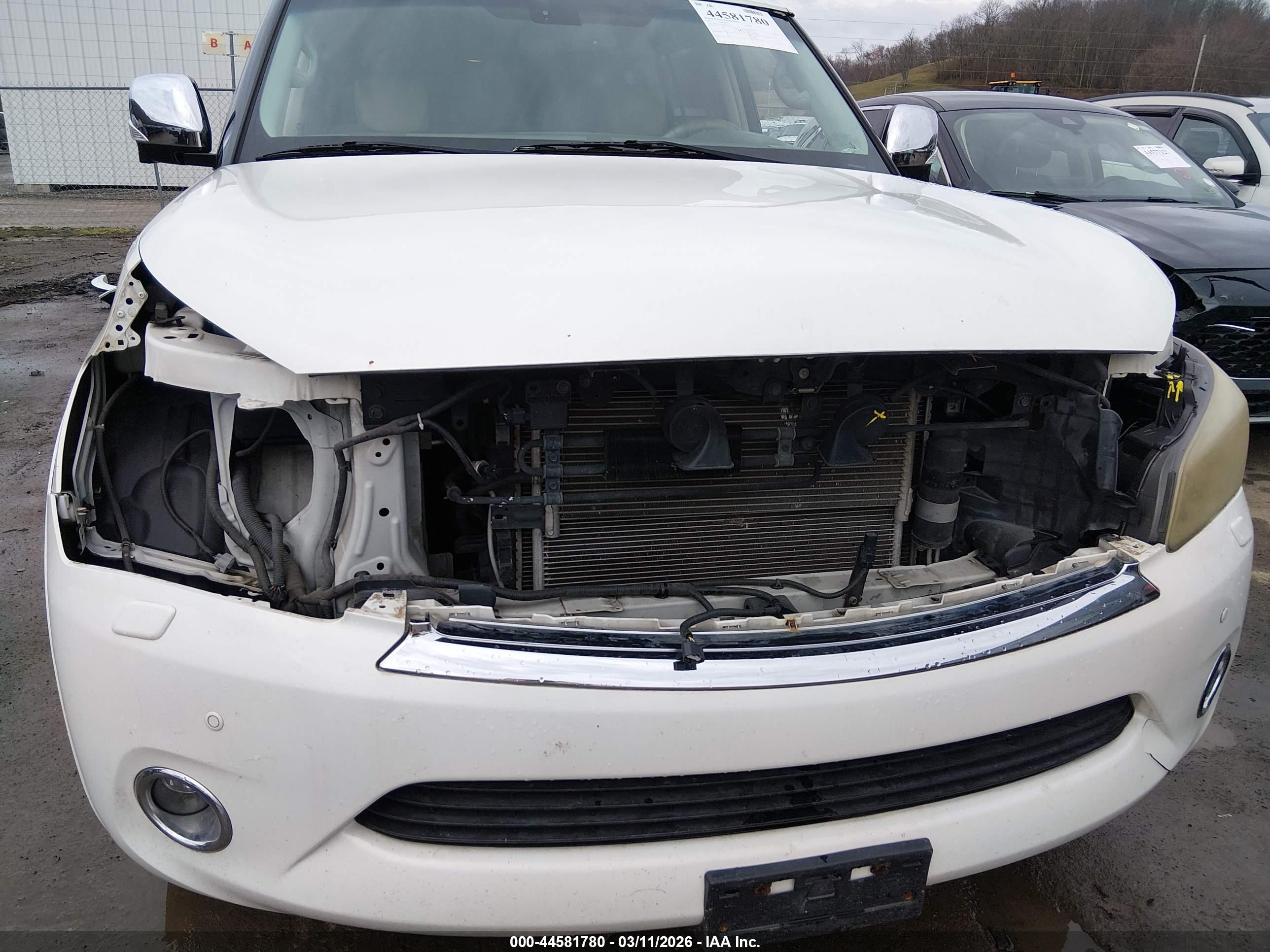 INFINITI QX56 image 6