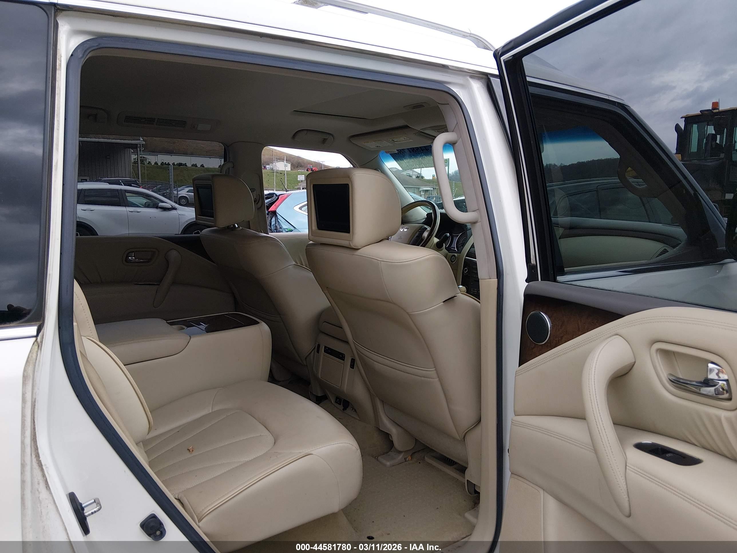 INFINITI QX56 image 8