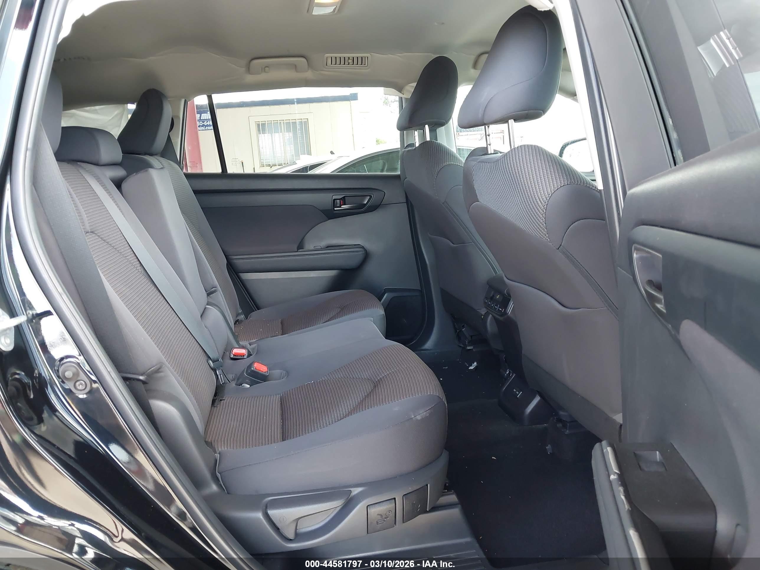 TOYOTA HIGHLANDER image 8
