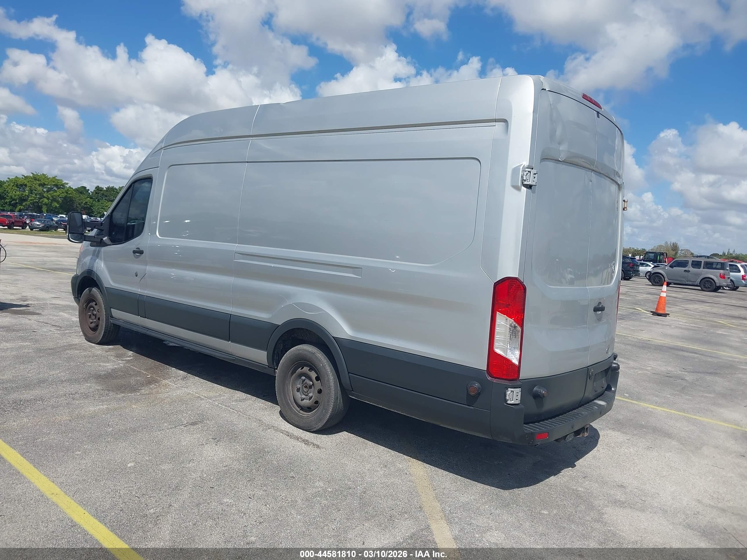FORD TRANSIT-350 image 3