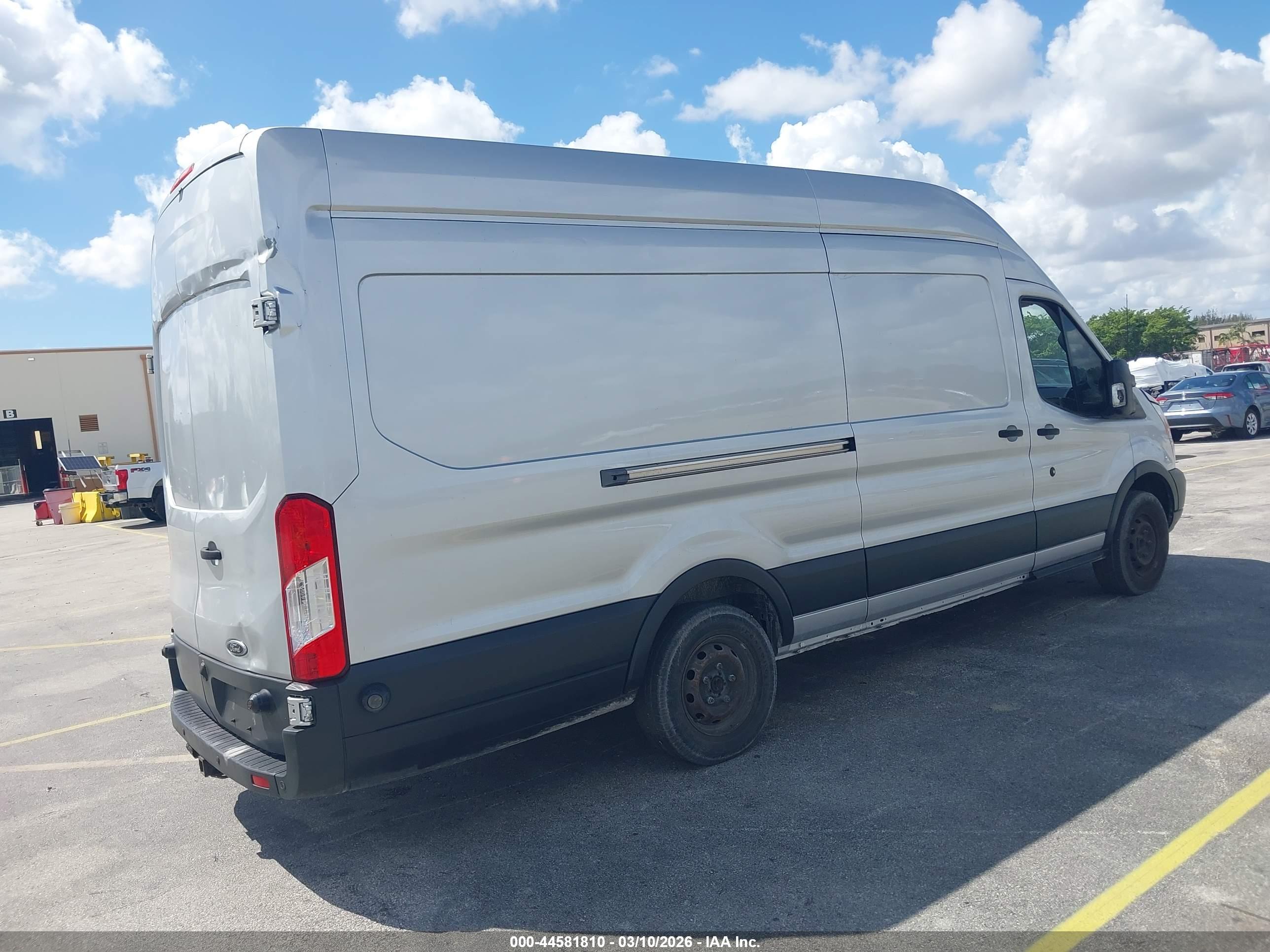 FORD TRANSIT-350 image 4