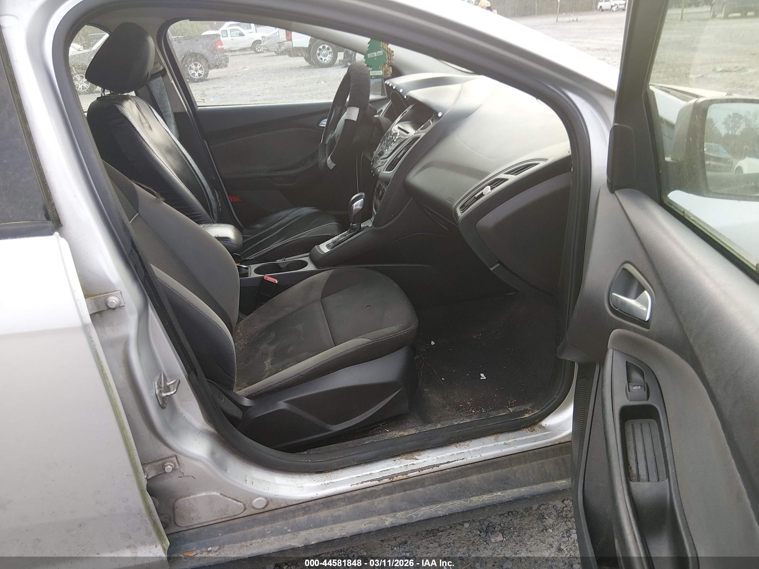 FORD FOCUS image 5
