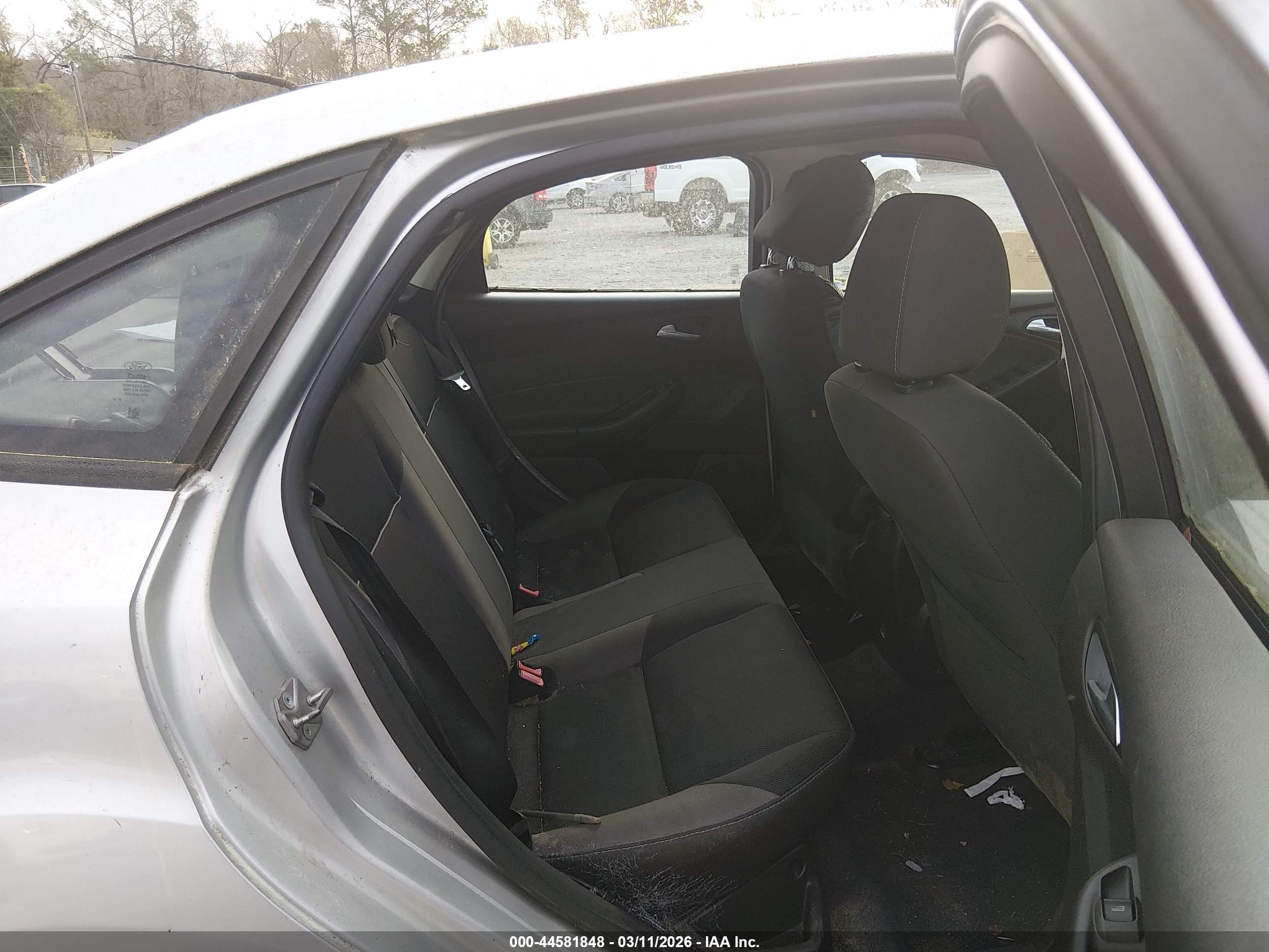 FORD FOCUS image 8