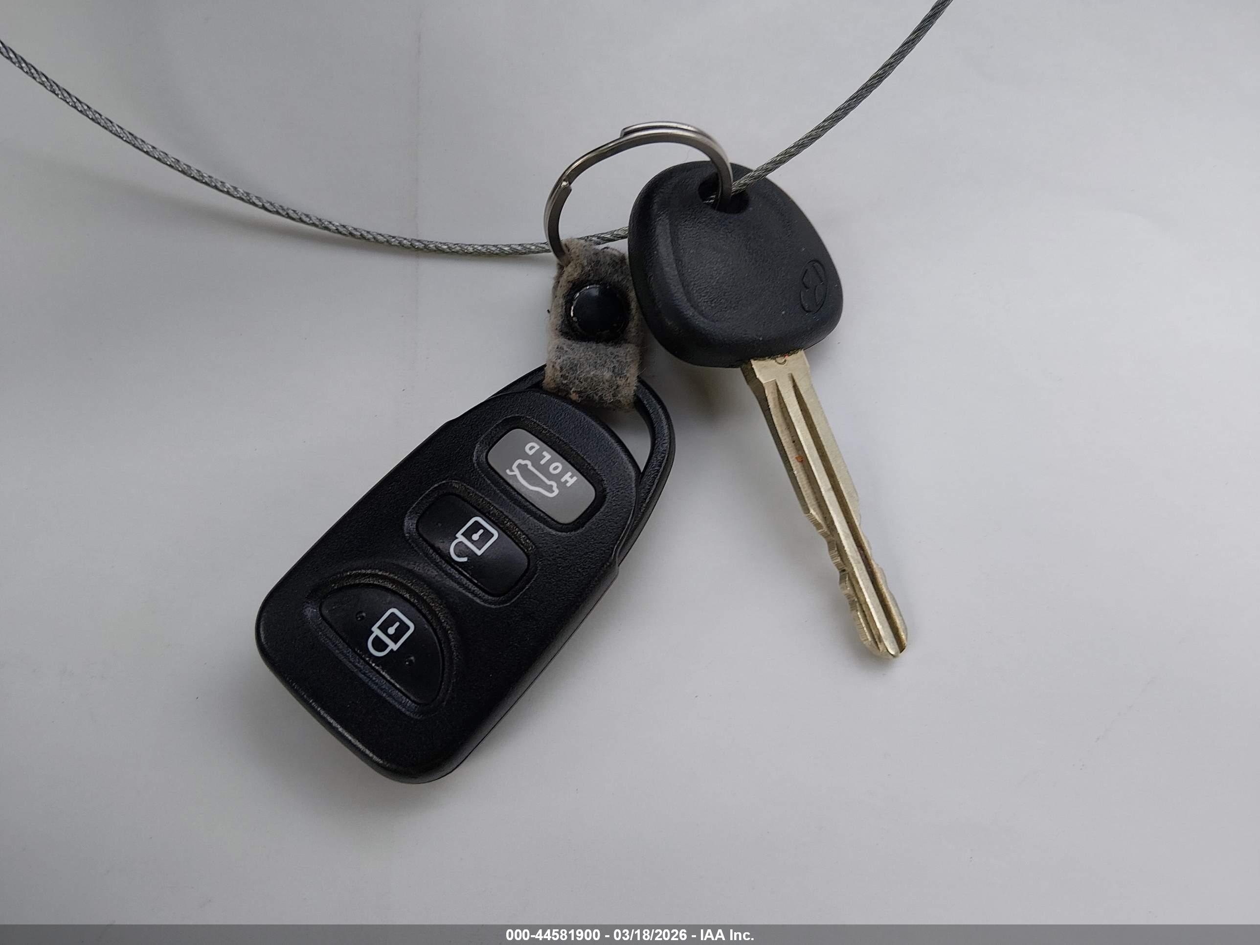HYUNDAI ELANTRA image 11
