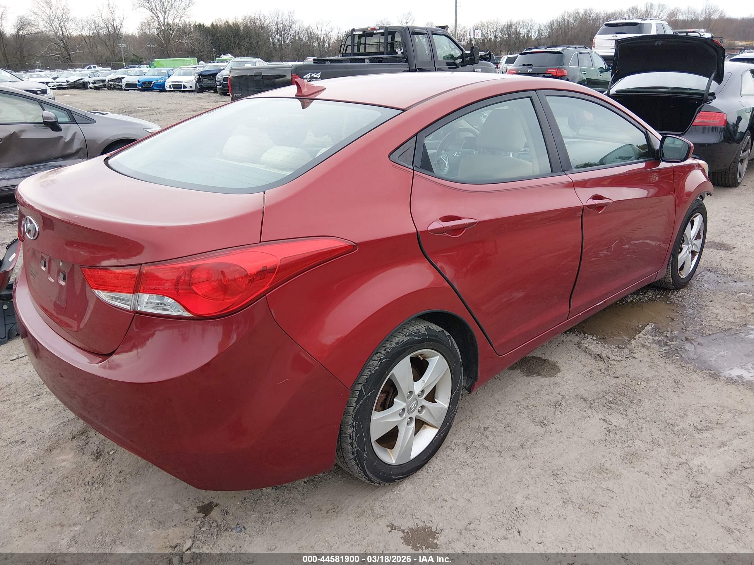 HYUNDAI ELANTRA image 4
