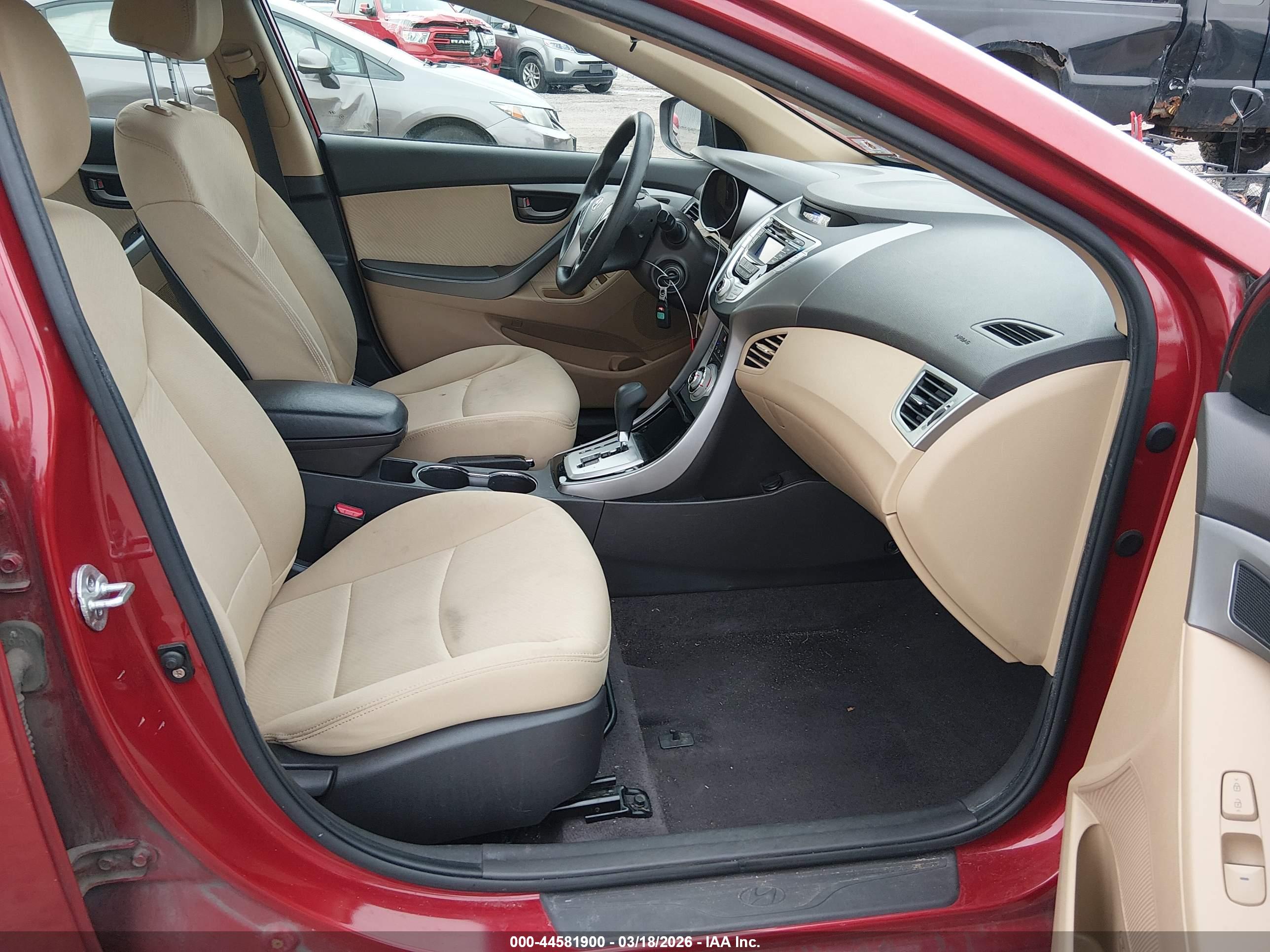HYUNDAI ELANTRA image 5