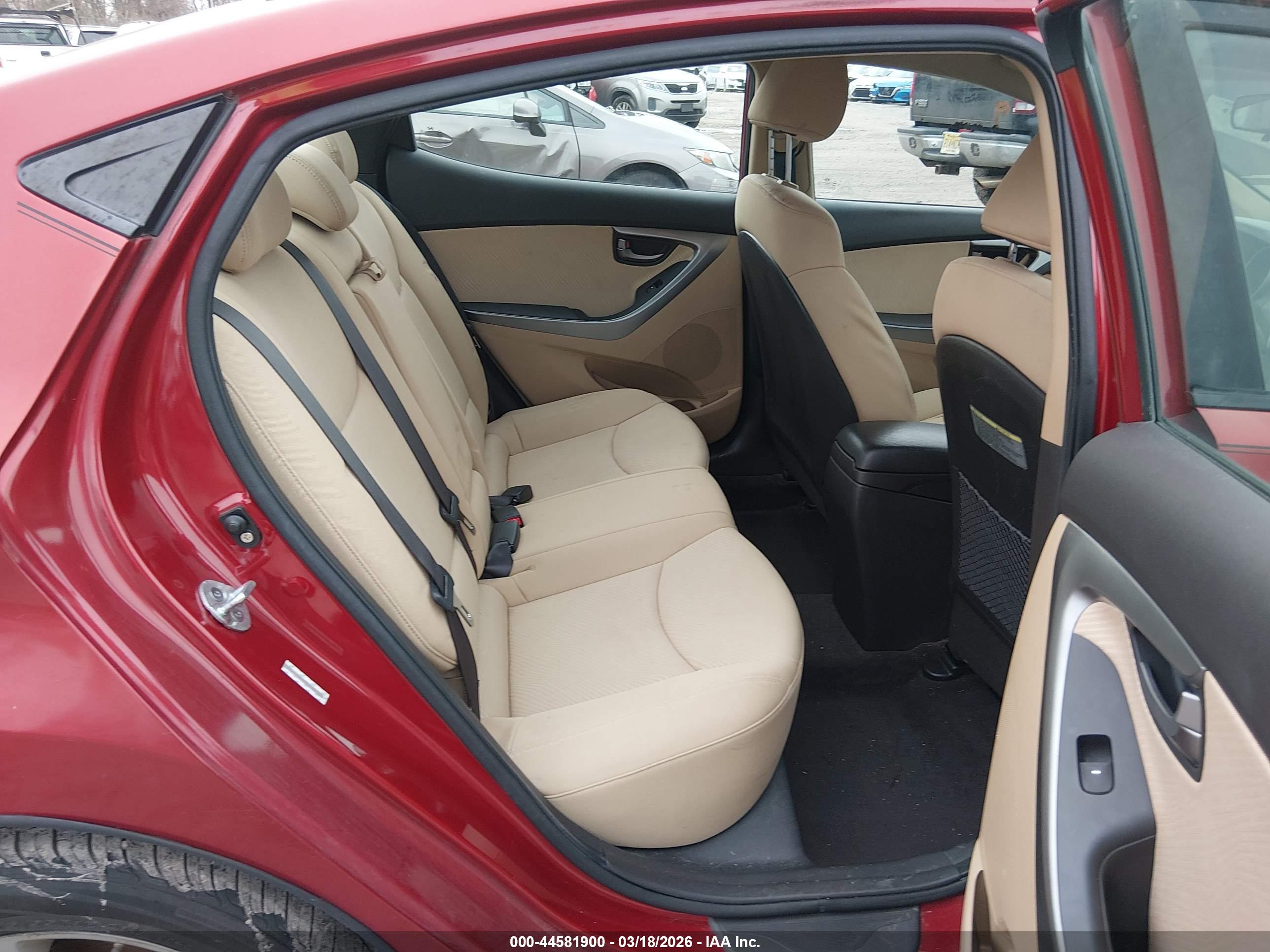 HYUNDAI ELANTRA image 8