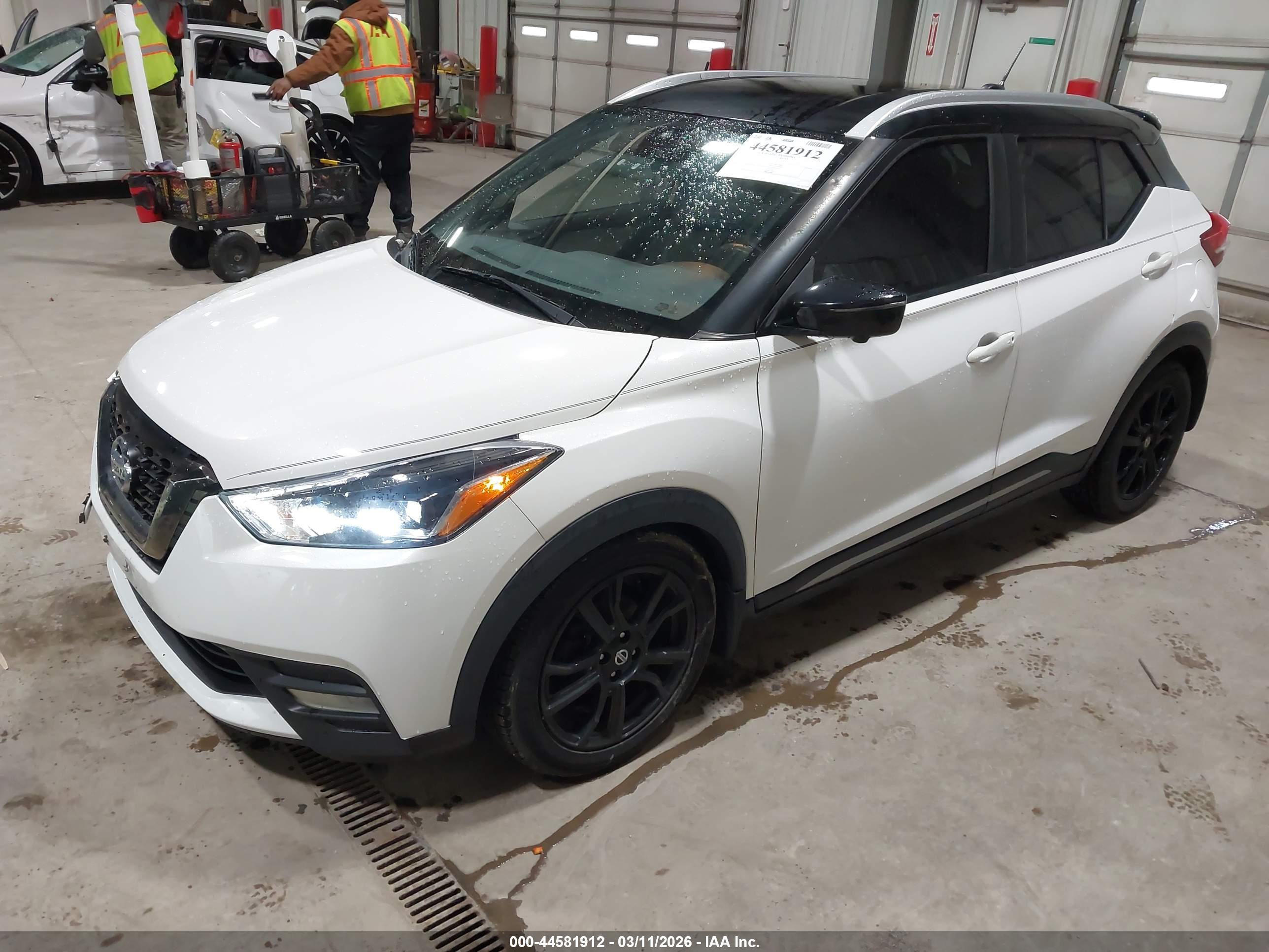 NISSAN KICKS image 2