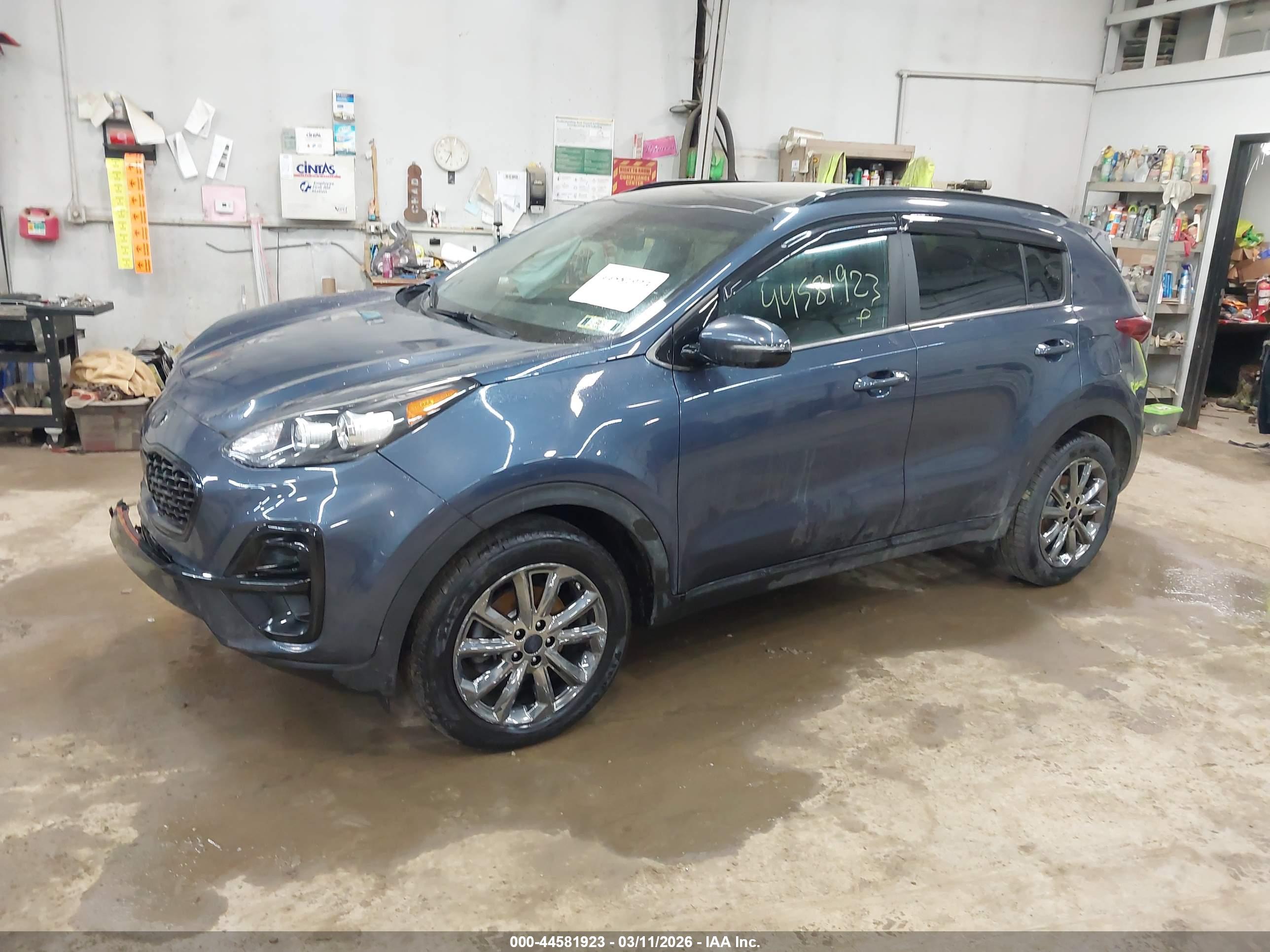 KIA SPORTAGE image 2
