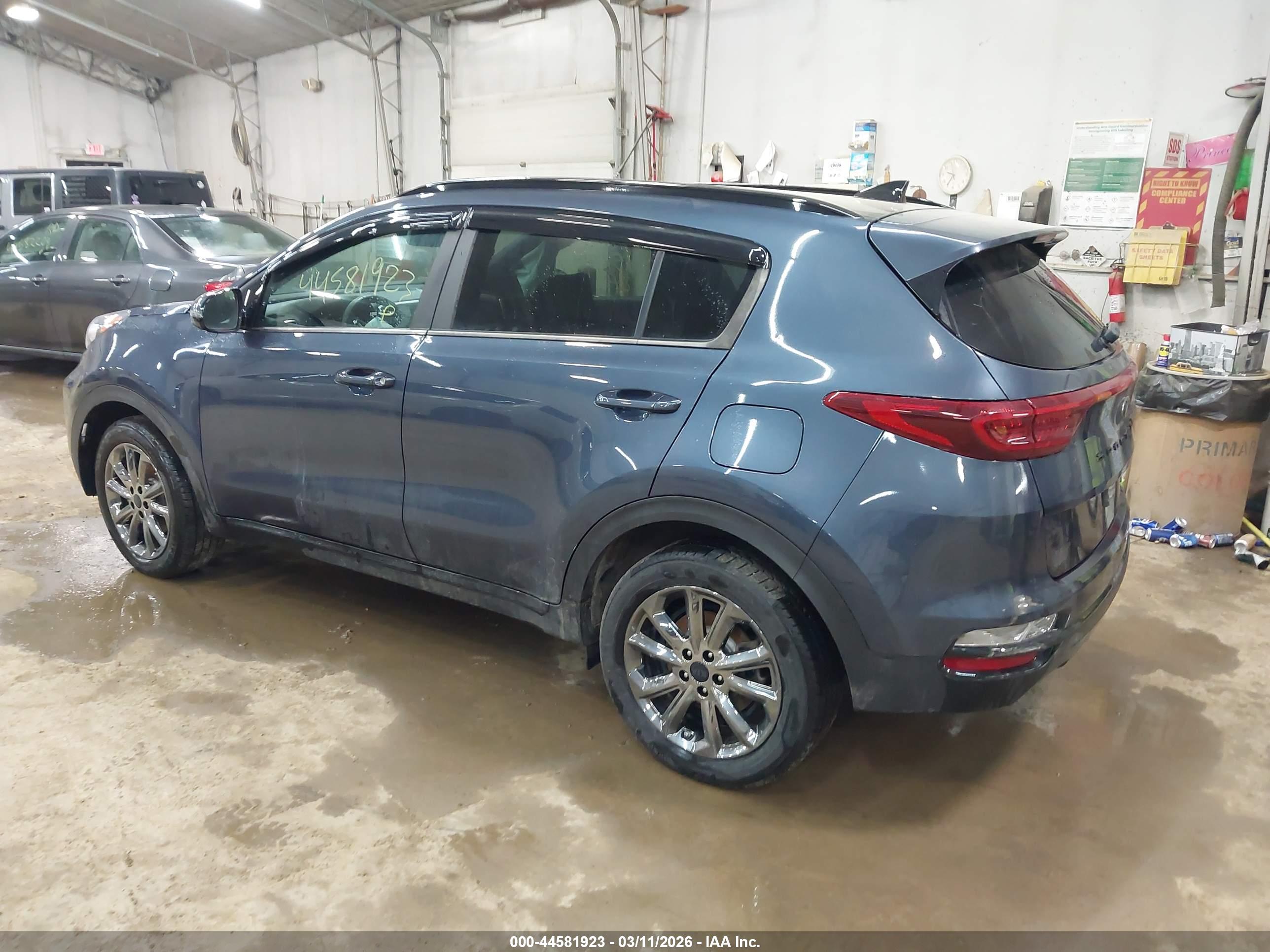 KIA SPORTAGE image 3