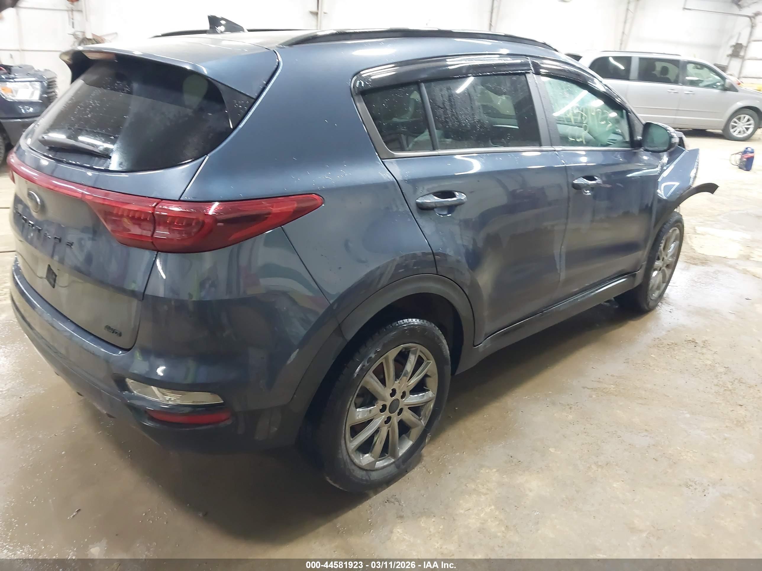 KIA SPORTAGE image 4