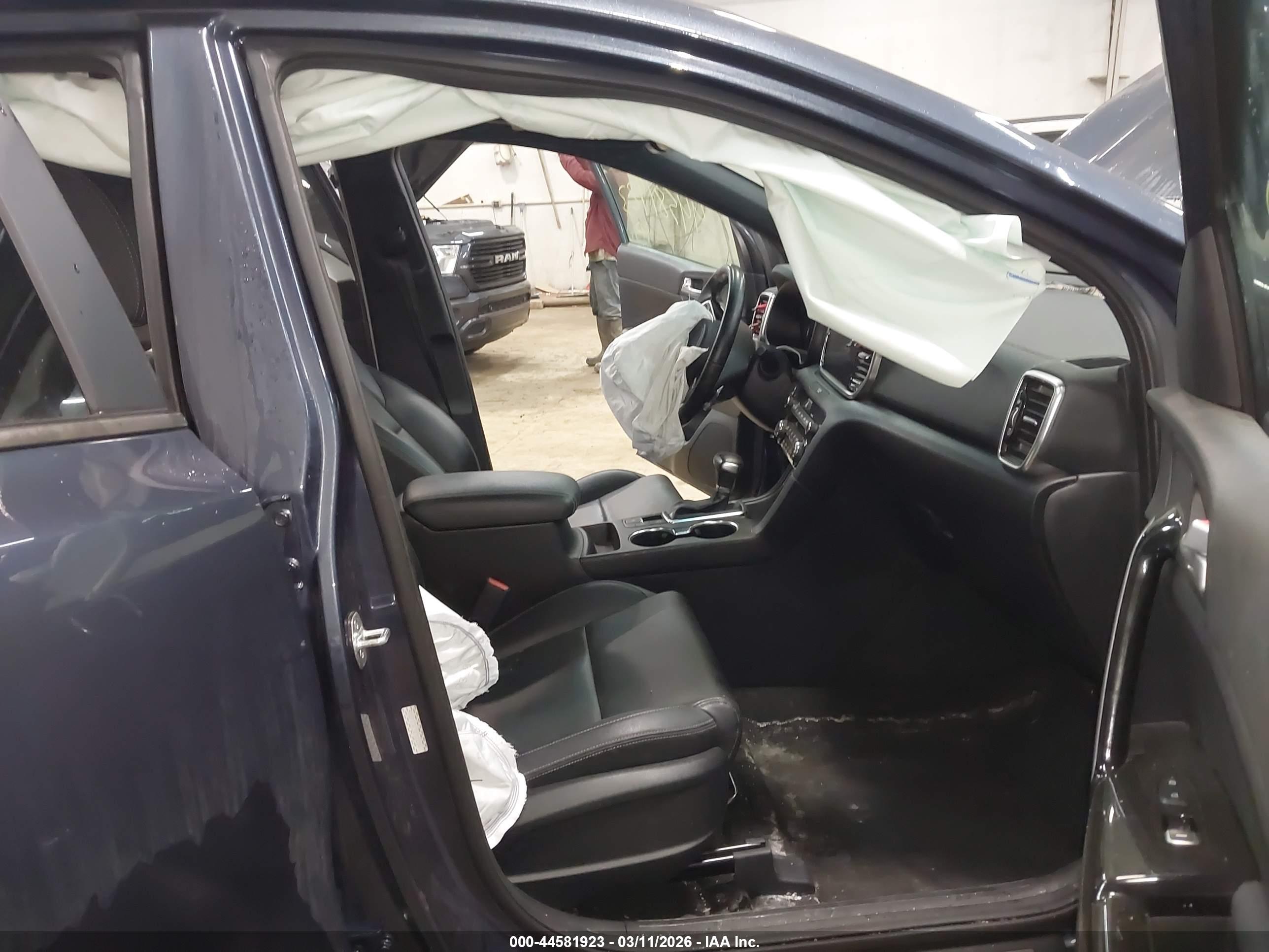 KIA SPORTAGE image 5