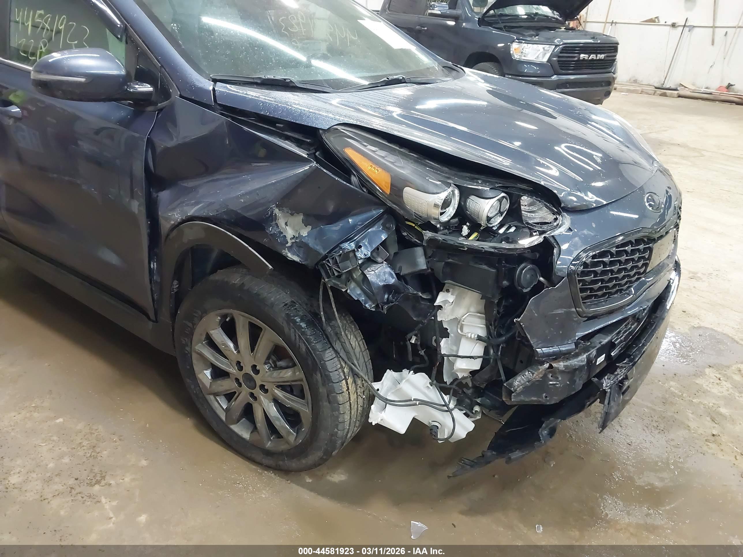KIA SPORTAGE image 6
