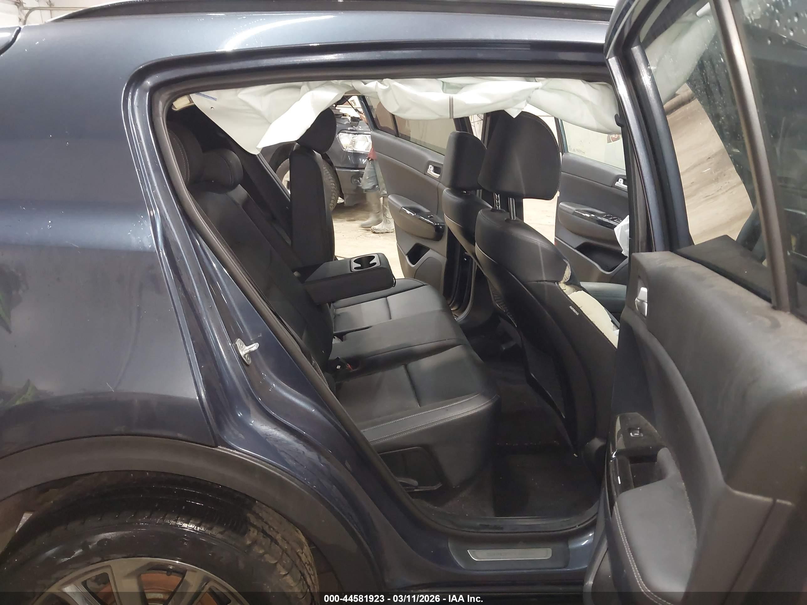 KIA SPORTAGE image 8
