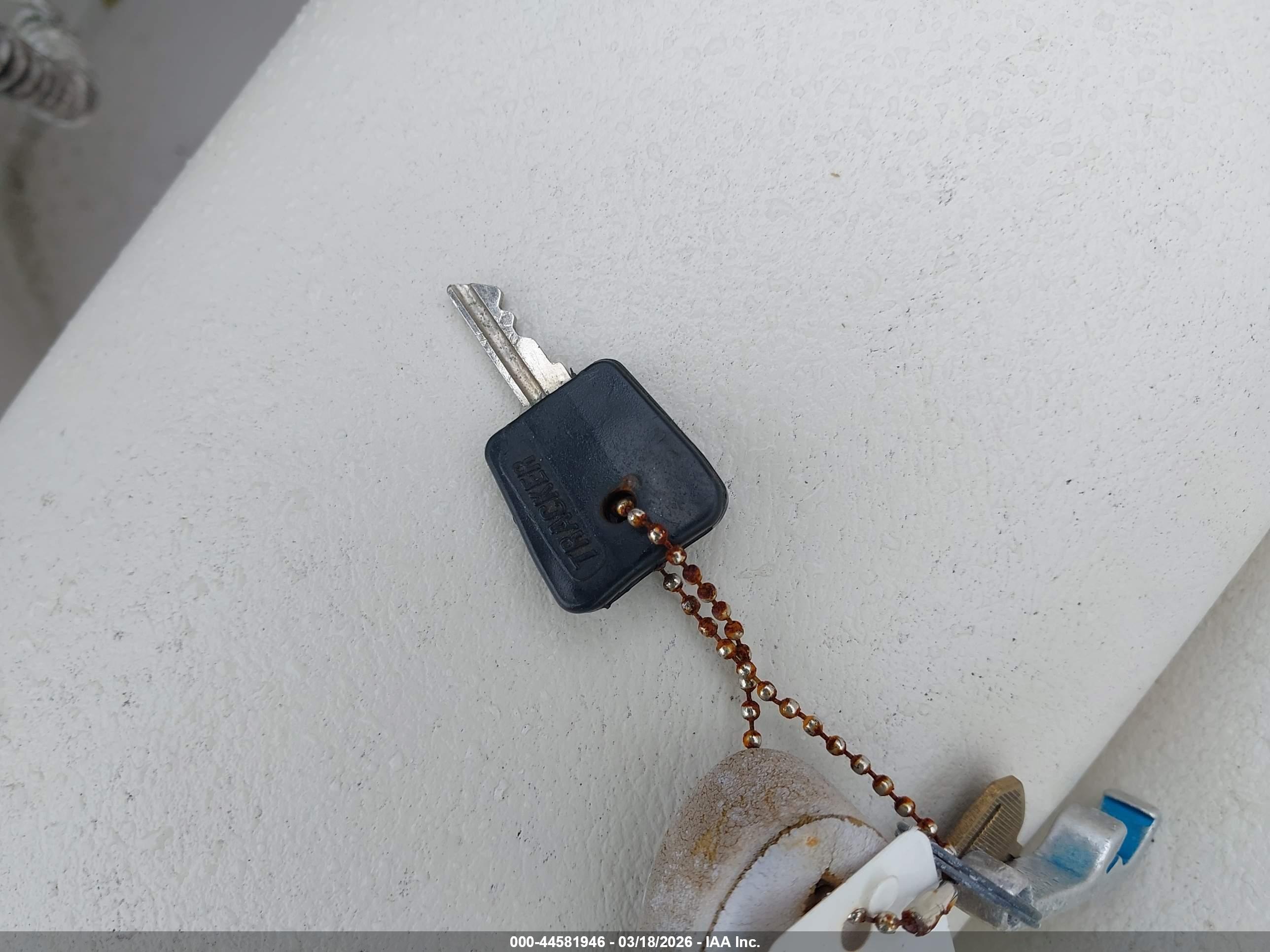 TRACKER 19' image 11
