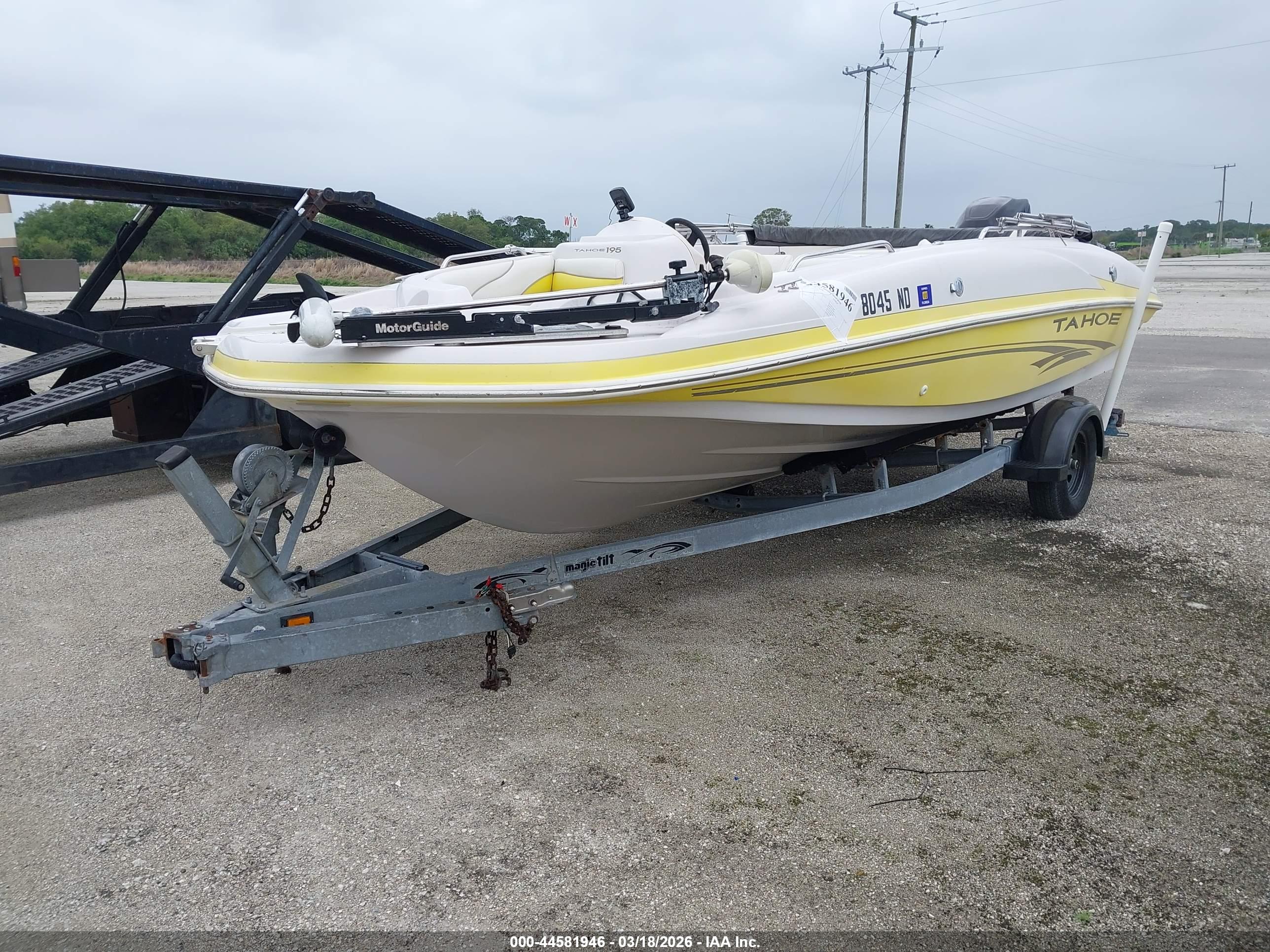 TRACKER 19' image 2