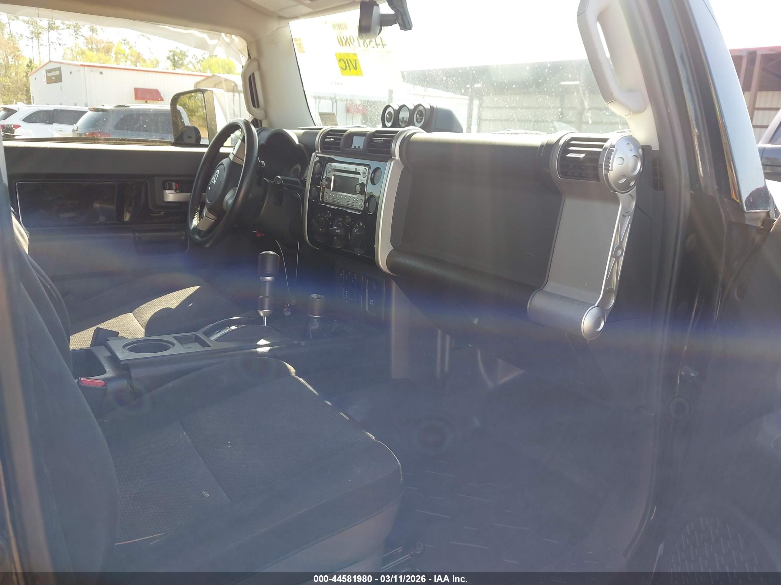TOYOTA FJ image 5