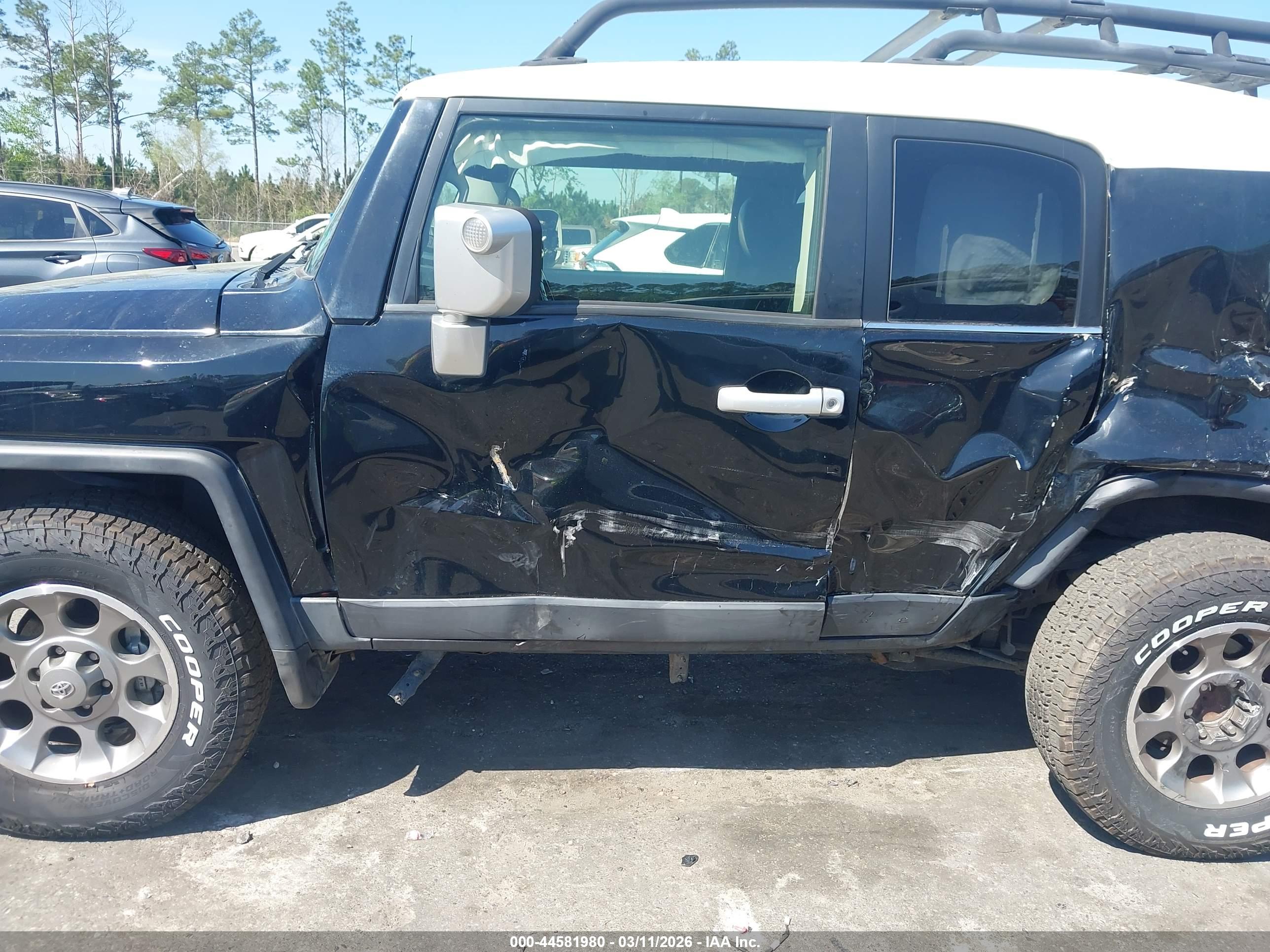 TOYOTA FJ image 6