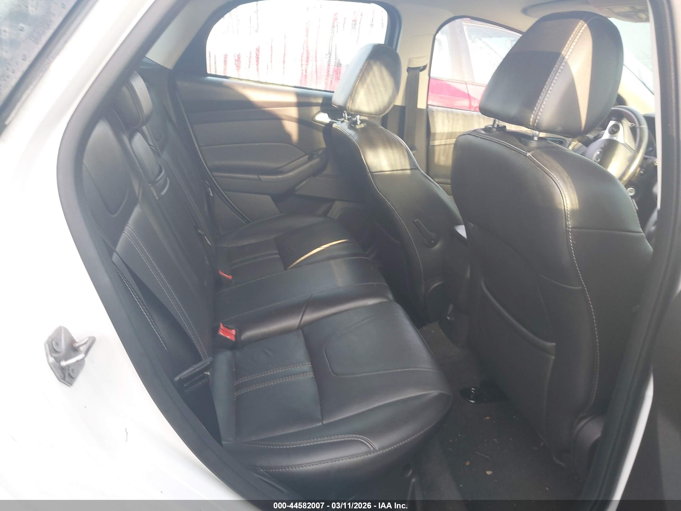 FORD FOCUS image 8