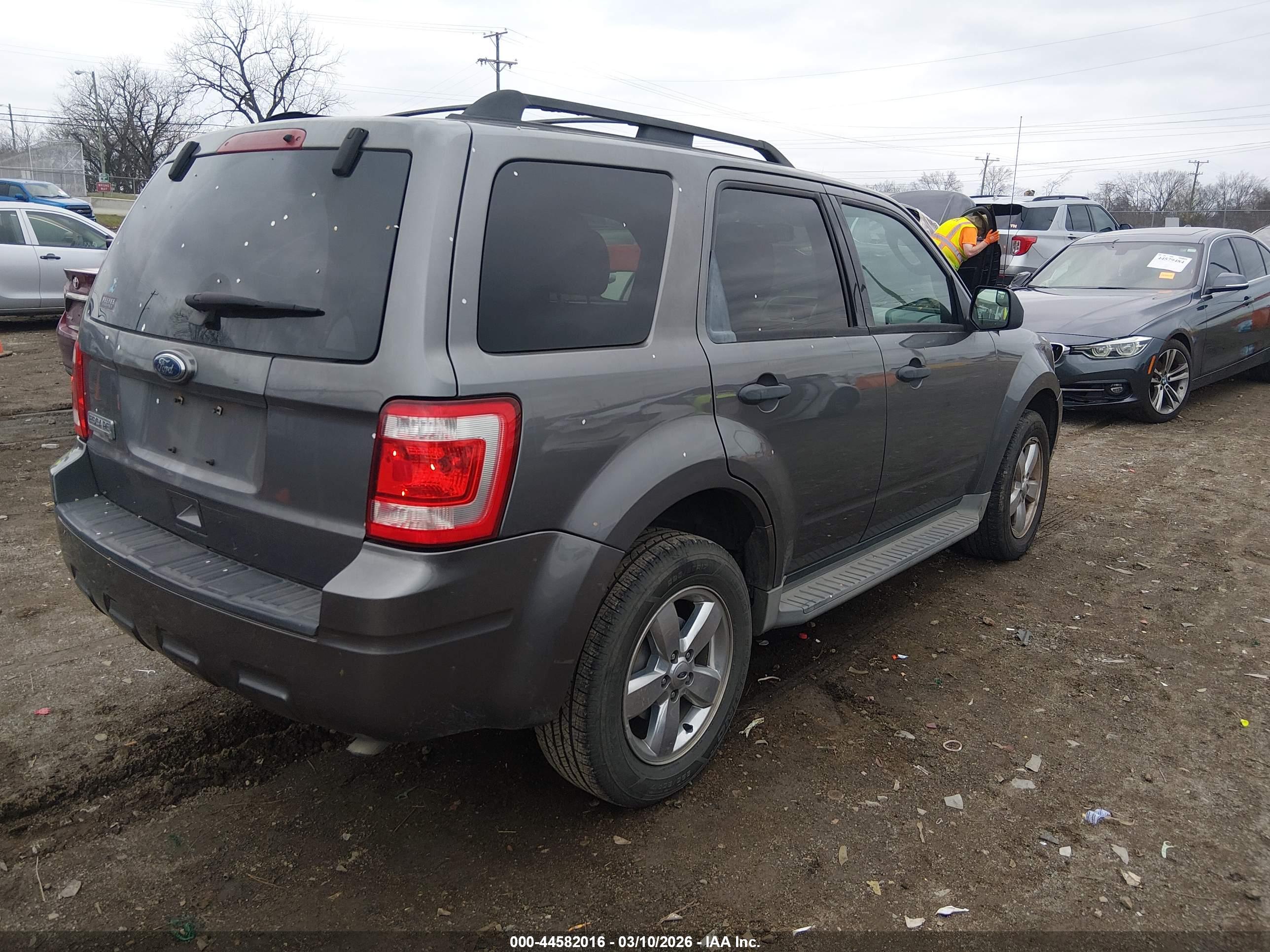FORD ESCAPE image 4