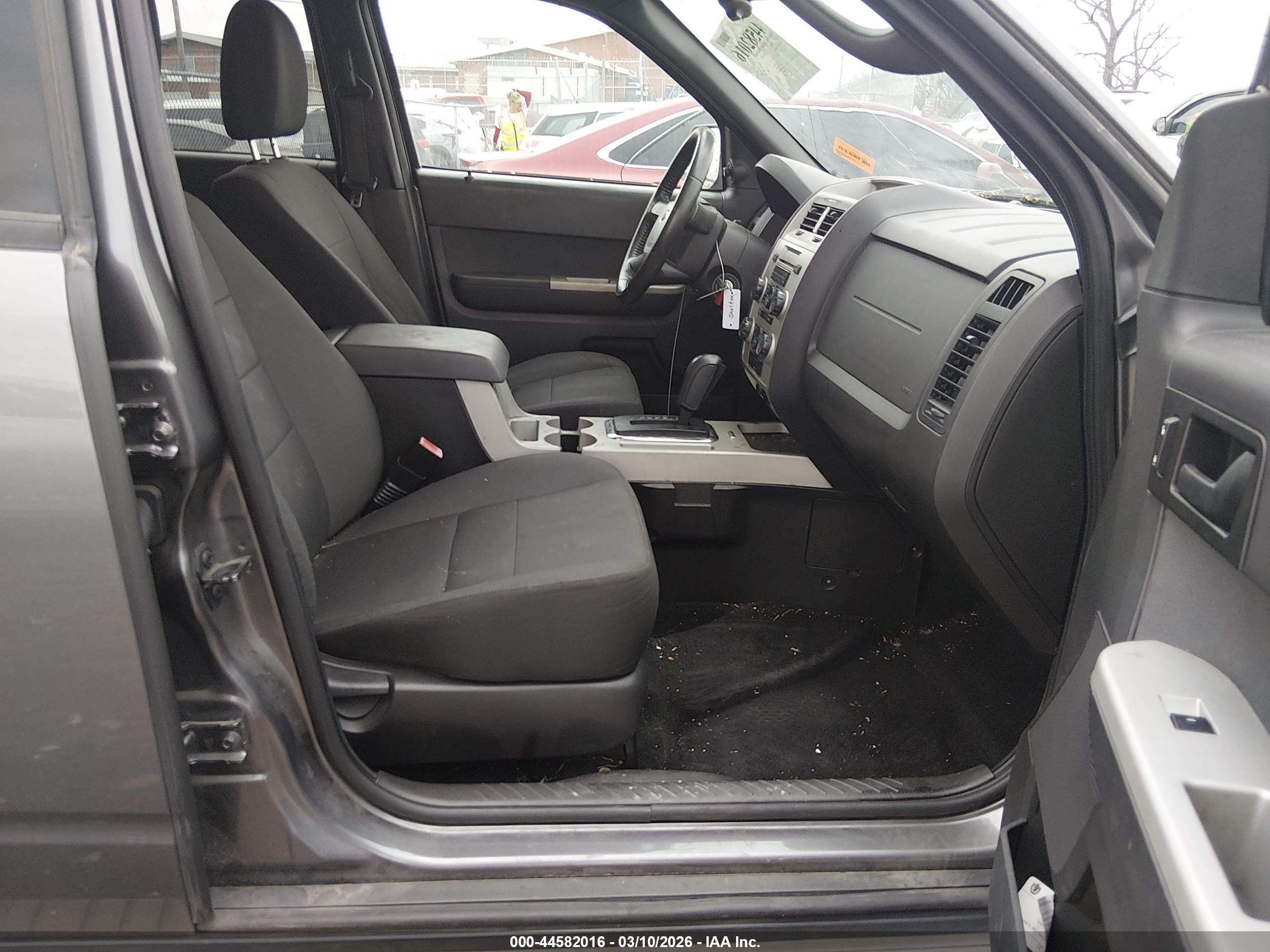 FORD ESCAPE image 5