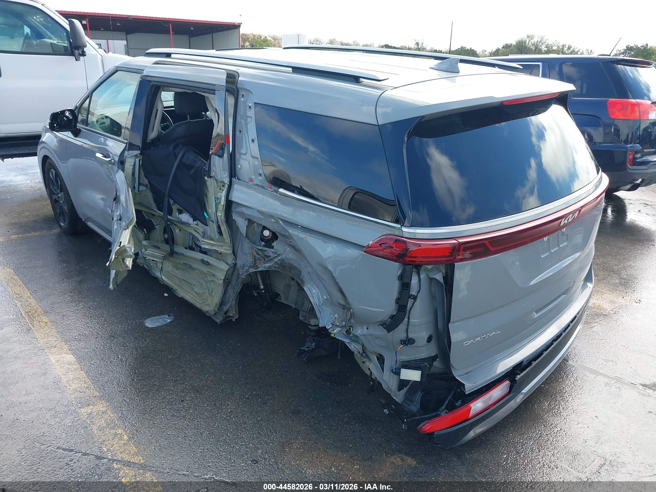 KIA CARNIVAL image 3