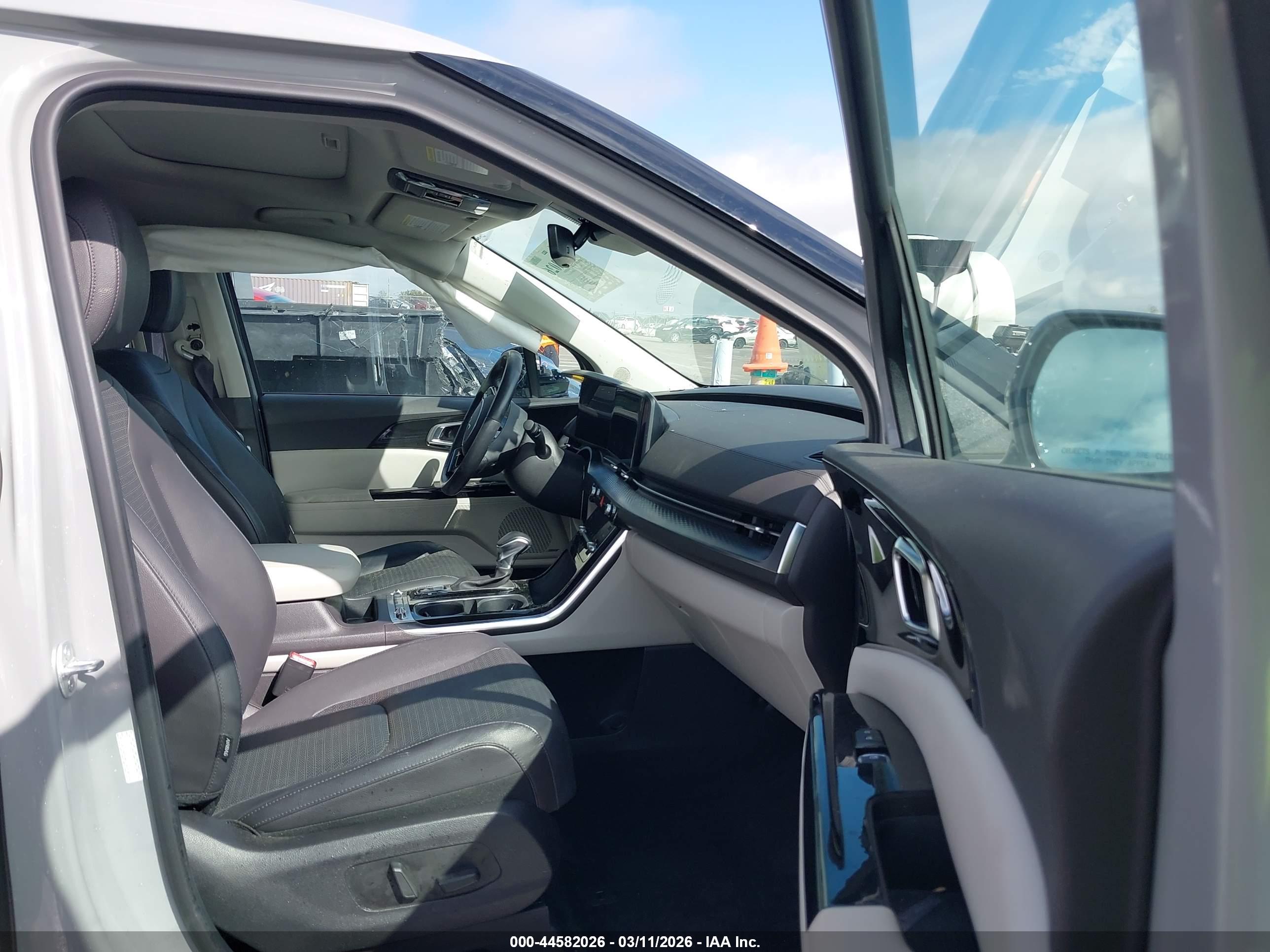 KIA CARNIVAL image 5